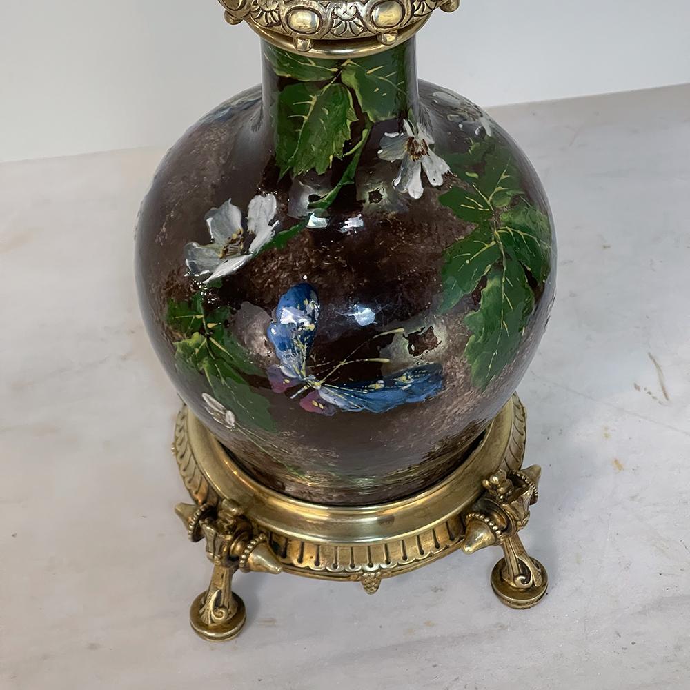 Paire de lampes de table en faïence émaillée d'époque Napoléon III avec bases en bronze en vente 4
