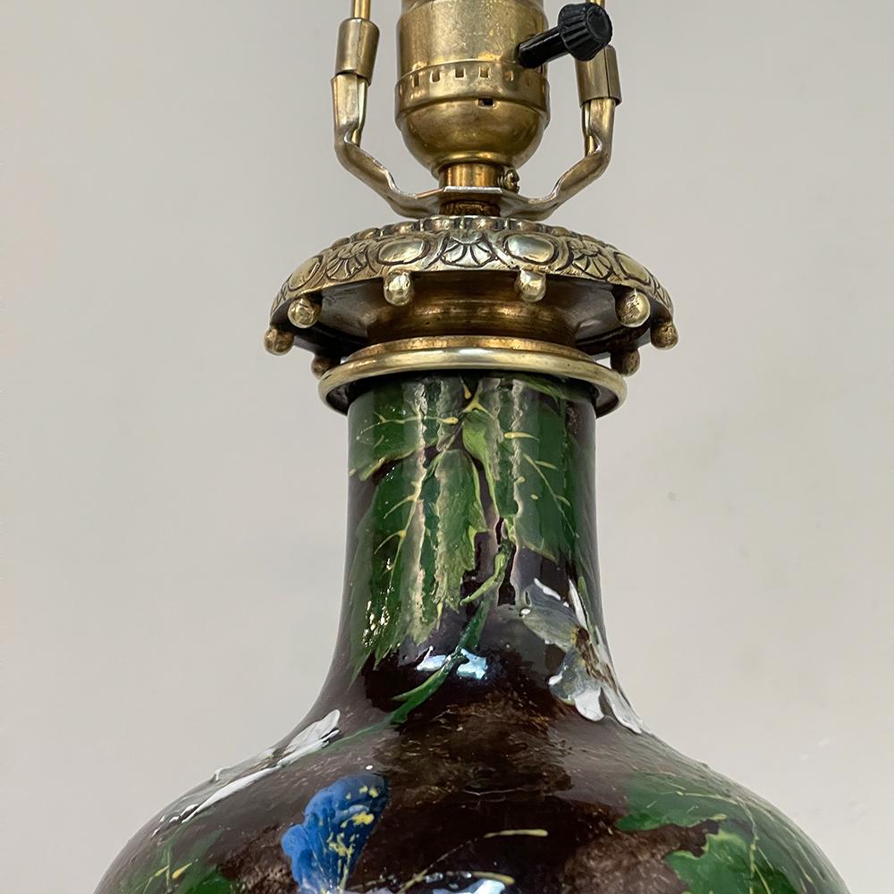 Paire de lampes de table en faïence émaillée d'époque Napoléon III avec bases en bronze en vente 7