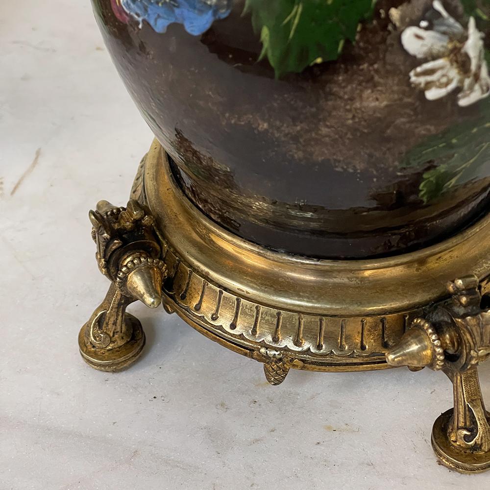 Paire de lampes de table en faïence émaillée d'époque Napoléon III avec bases en bronze en vente 10
