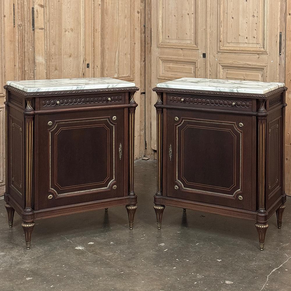 Pair Napoleon III Period Marble Top Mahogany Confituriers ~ Cabinets Francés en venta