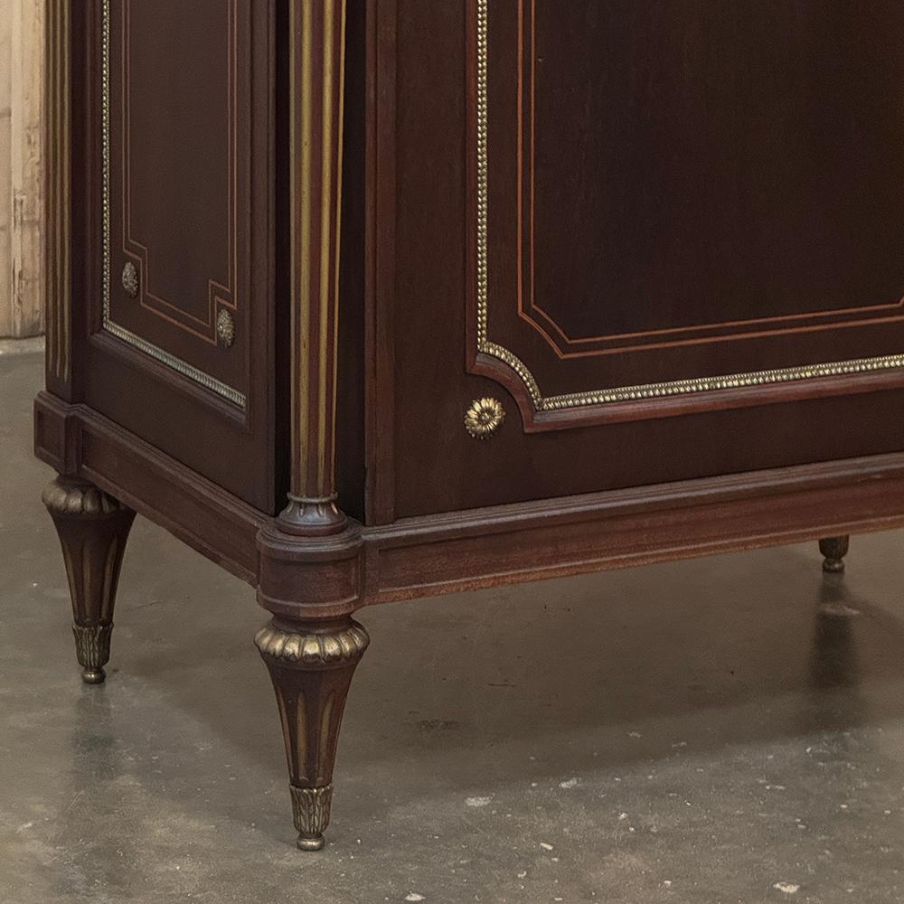 Pair Napoleon III Period Marble Top Mahogany Confituriers ~ Cabinets en Bueno estado para la venta en Dallas, TX