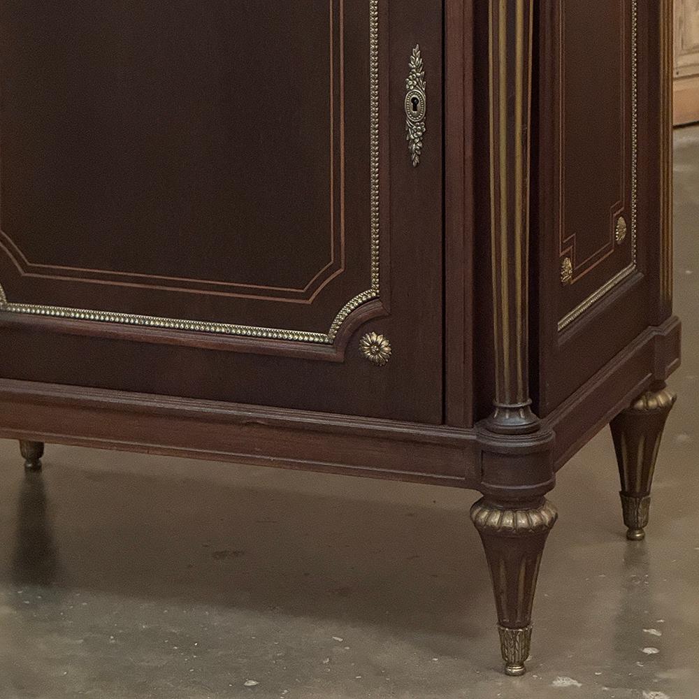 Pair Napoleon III Period Marble Top Mahogany Confituriers ~ Cabinets Bronce en venta