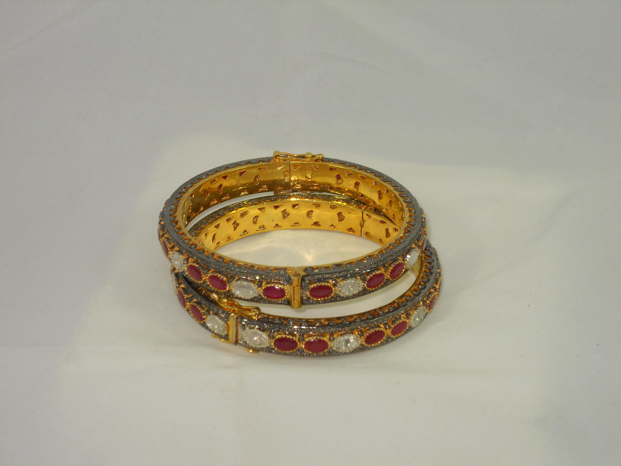 Paar - Natürliche, rose geschliffene, ungeschliffene, Diamant-Rubin-Gelbgold-Silberarmbänder mit Diamantschliff (Rosenschliff) im Angebot