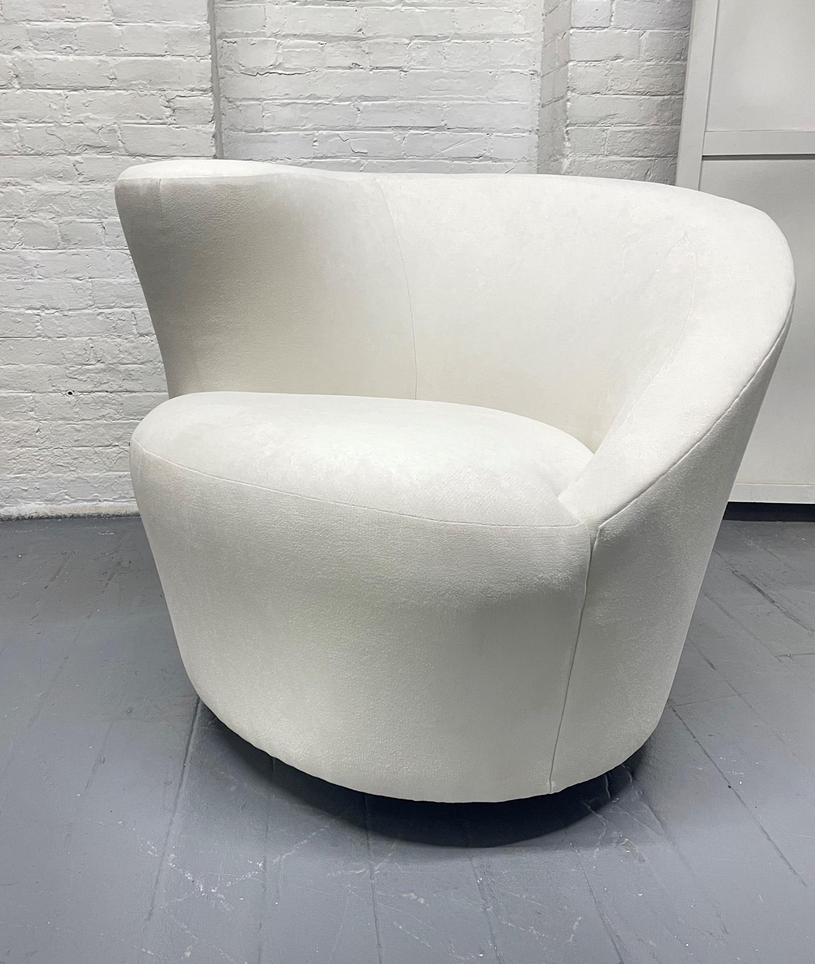  Nautilus Style Lounge Chairs with Matching Ottomans, Two Pairs In Good Condition For Sale In New York, NY
