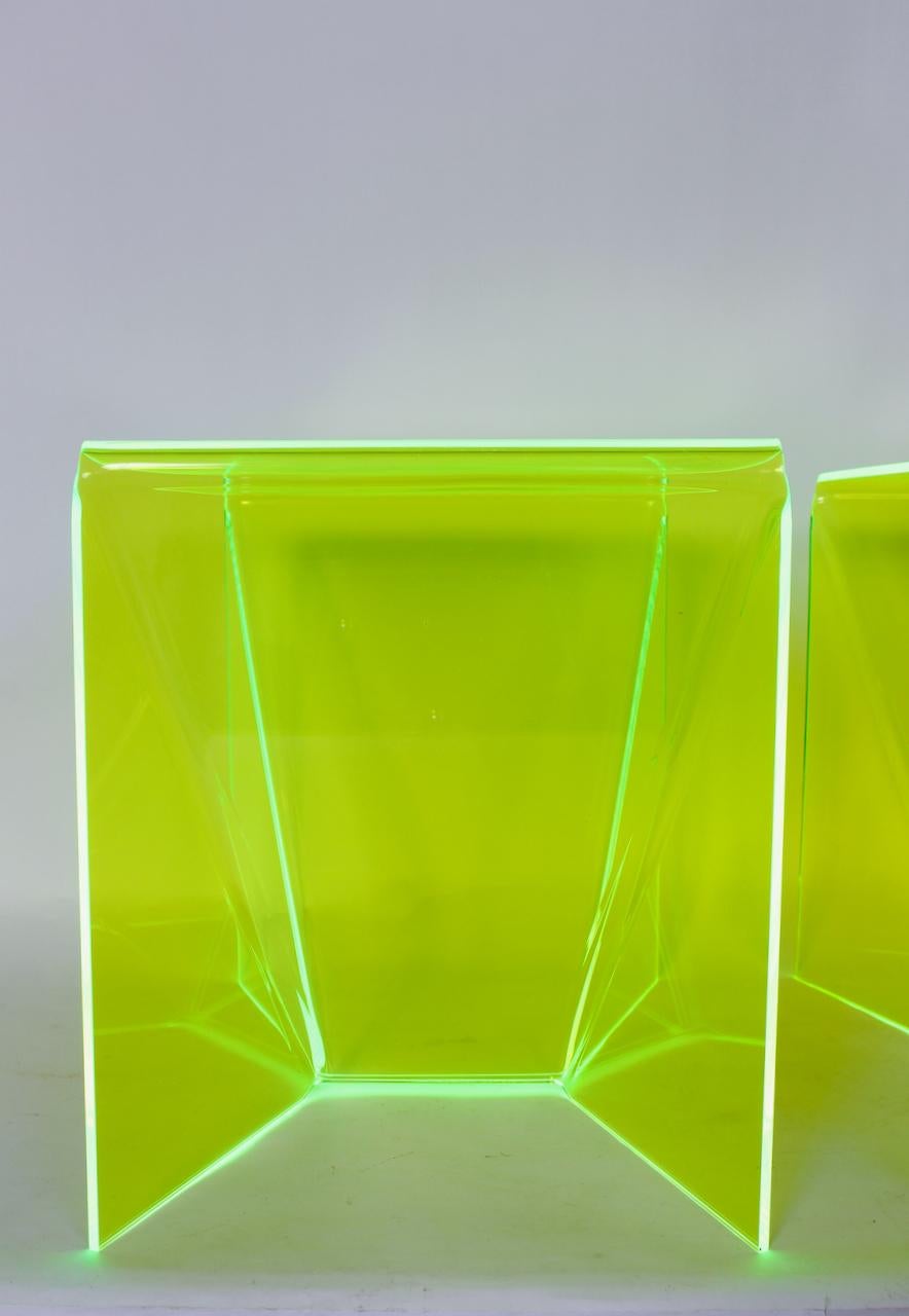 Paire Neal Small Translucent Chartreuse Lucite 
