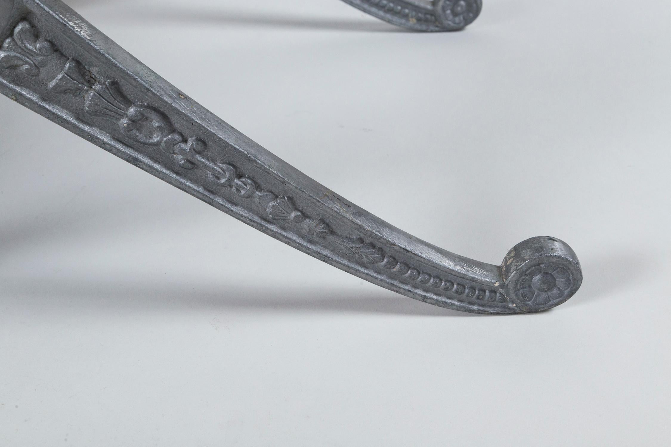 Neoklassizistische X-förmige gepolsterte Bänke, 20. Jahrhundert, Paar (Metall) im Angebot
