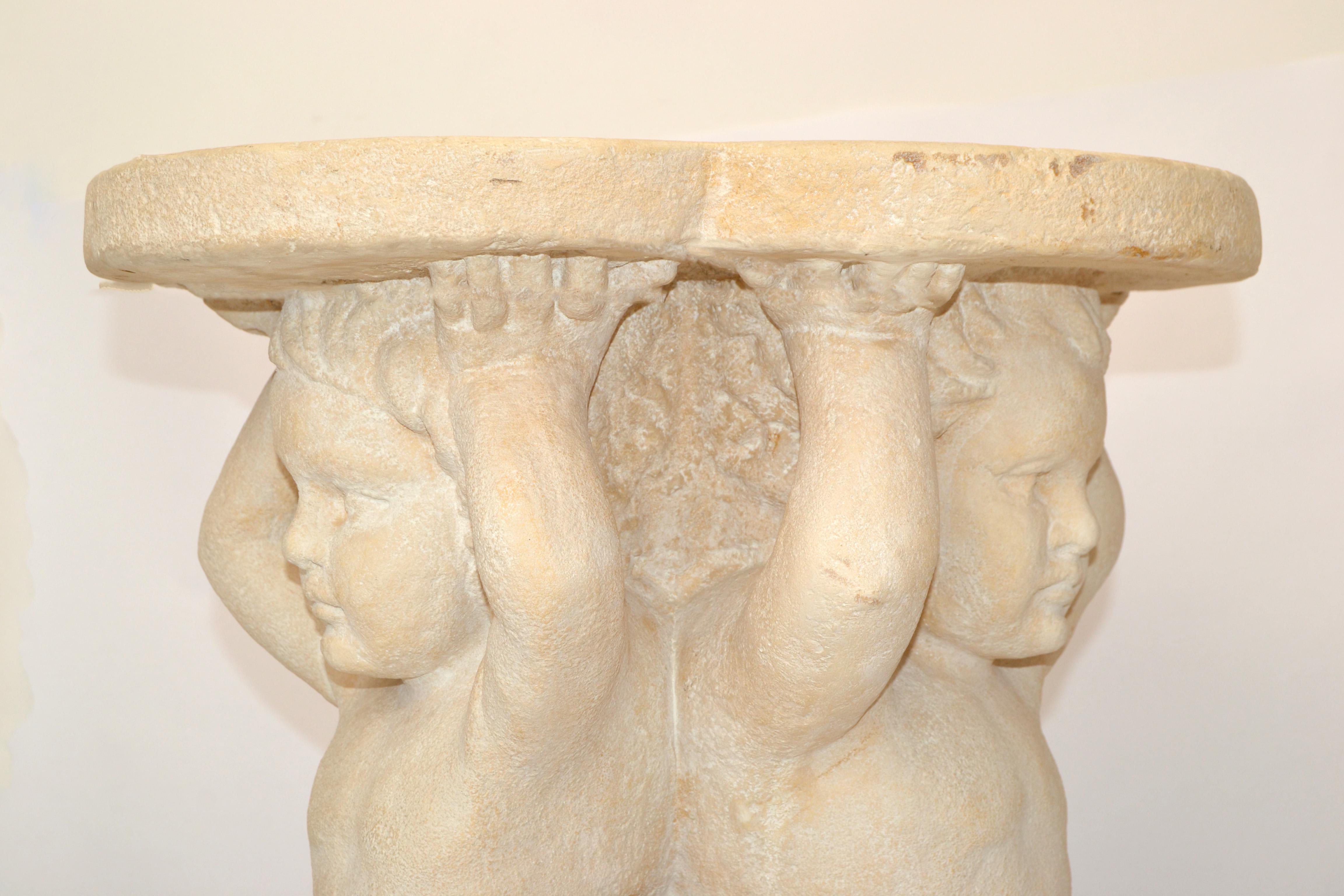 Paar neoklassizistische Engel-Sockel für den Tisch, Skulpturenständer, Säulen, Italien  im Angebot 1