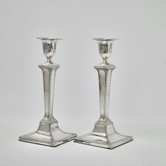 Paire de chandeliers néoclassiques anciens en argent