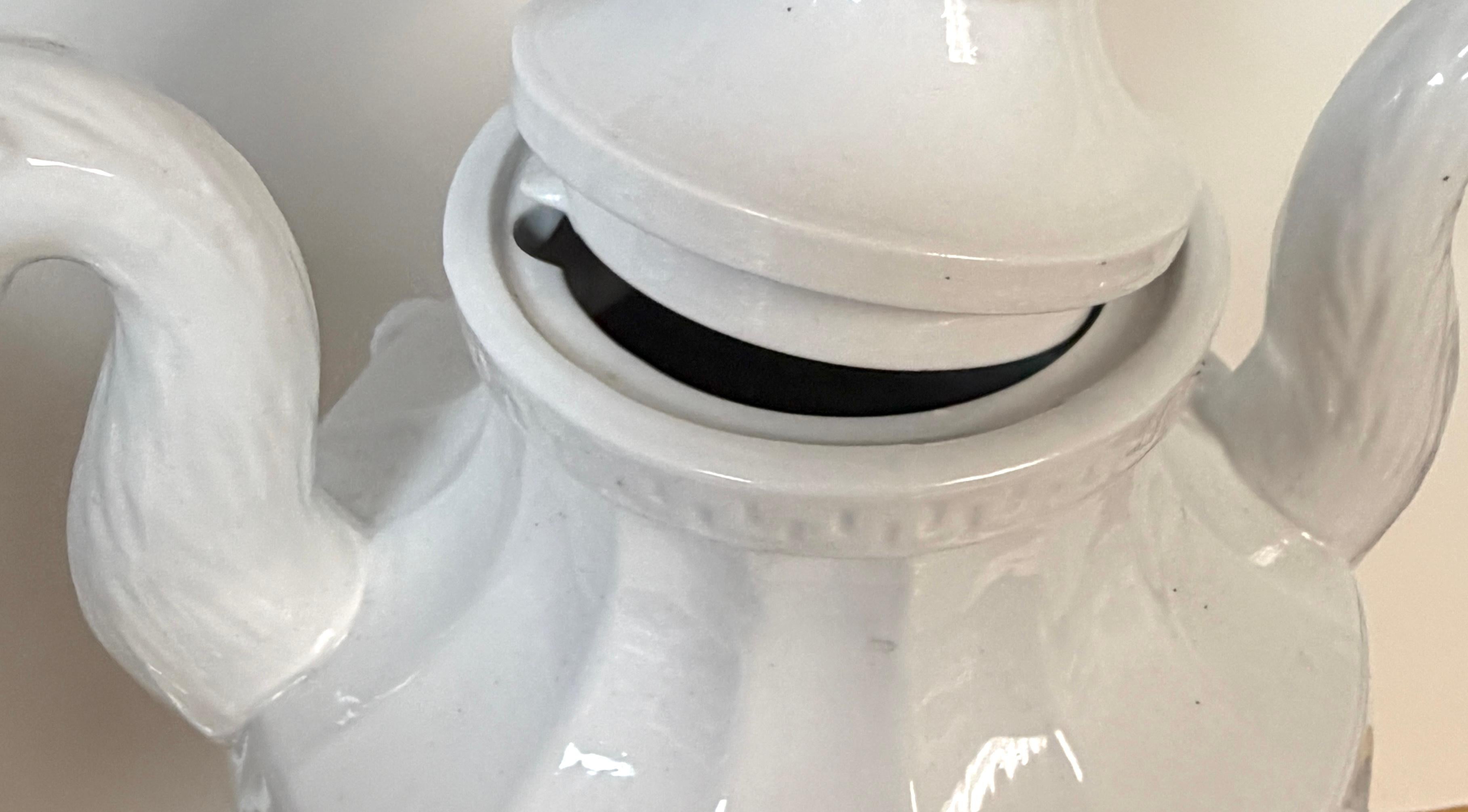 Pair Neoclassical Blanc de Chine Porcelain Urns, Attributed Nymphenburg, 20th C. in vendita 2