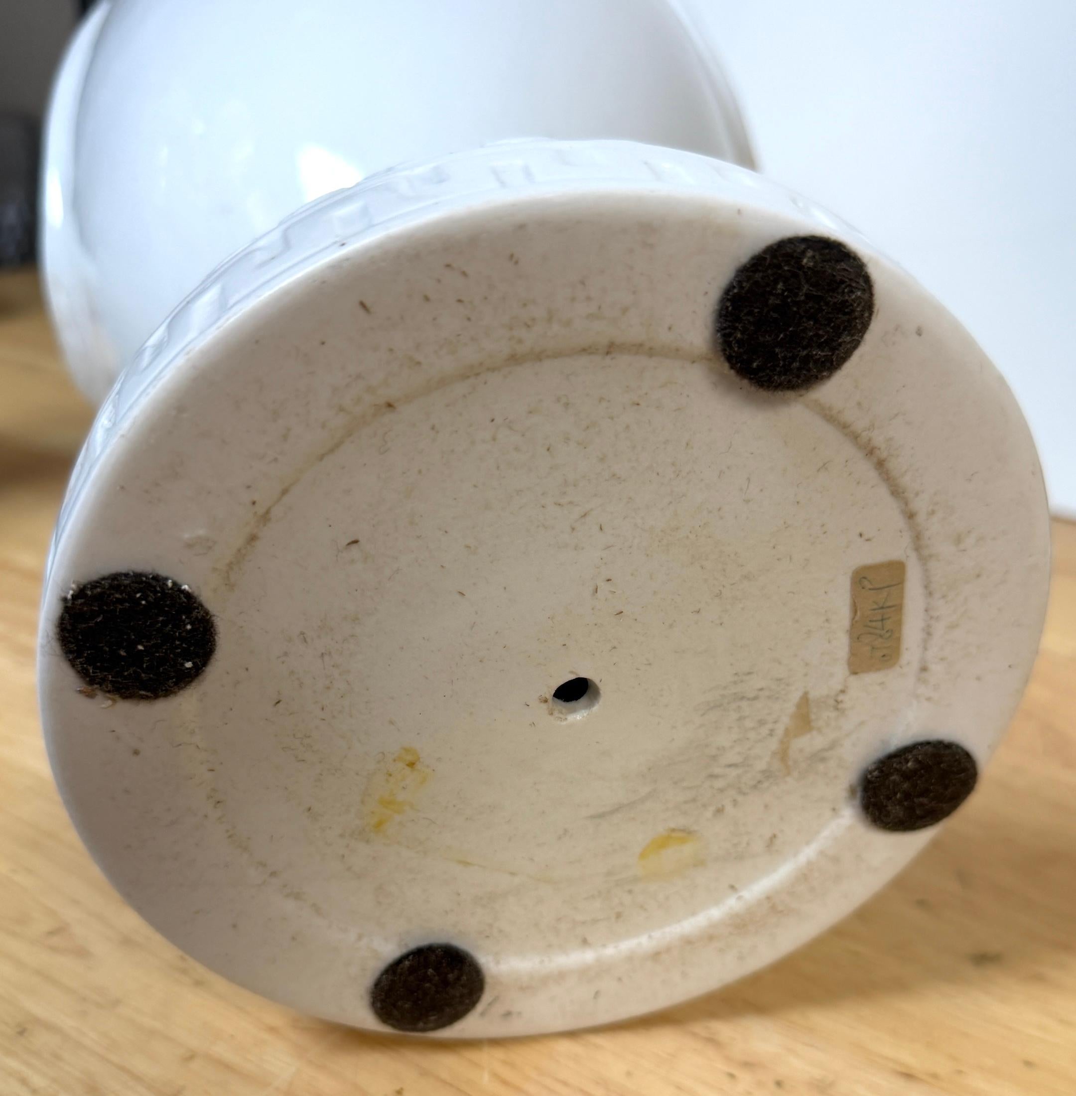 Pair Neoclassical Blanc de Chine Porcelain Urns, Attributed Nymphenburg, 20th C. in vendita 3