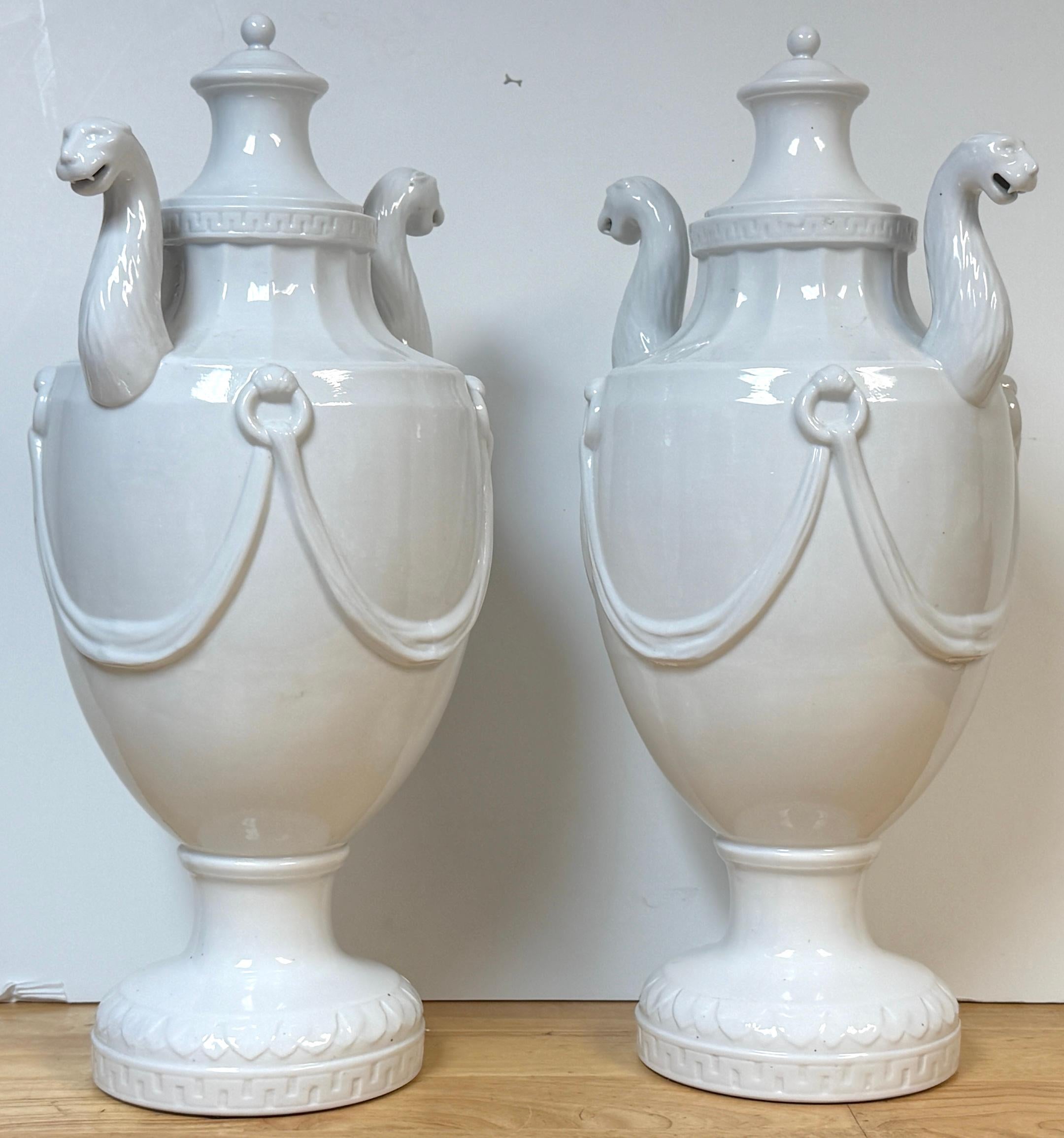 Tedesco Pair Neoclassical Blanc de Chine Porcelain Urns, Attributed Nymphenburg, 20th C. in vendita