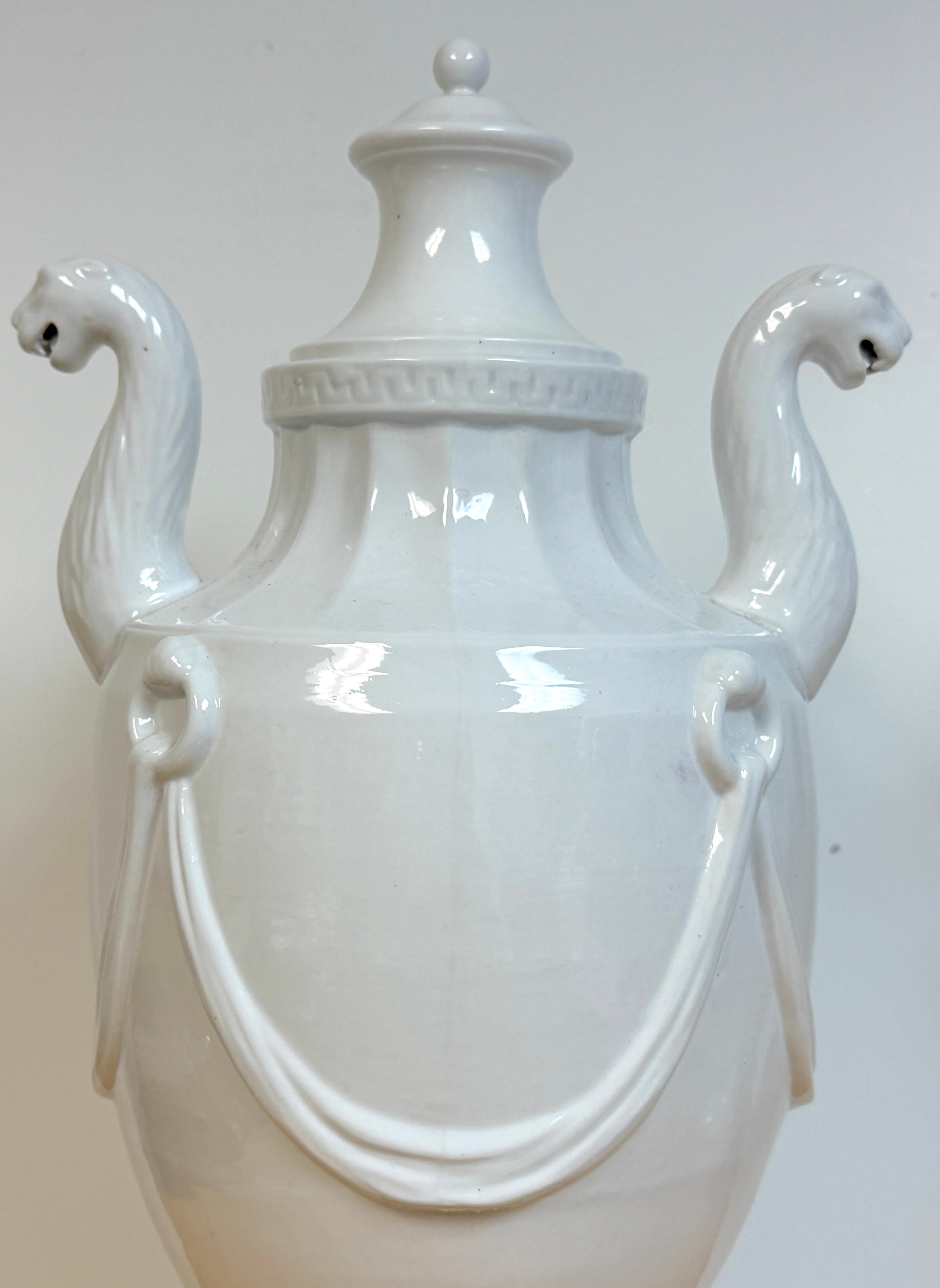 Porcellana Pair Neoclassical Blanc de Chine Porcelain Urns, Attributed Nymphenburg, 20th C. in vendita