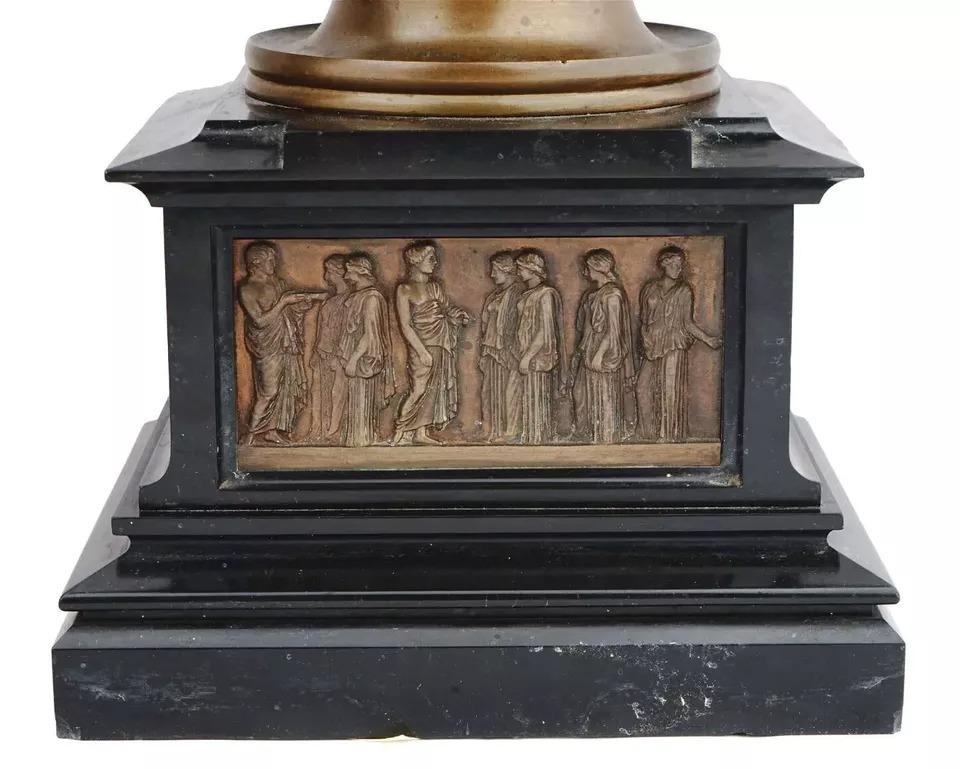 Neogreco Coppia di vasi di bronzo neoclassici a forma di idra greca in vendita