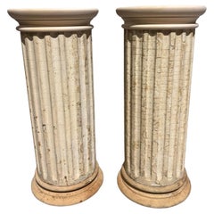 Paire de colonnes décoratives néoclassiques cannelées et peintes