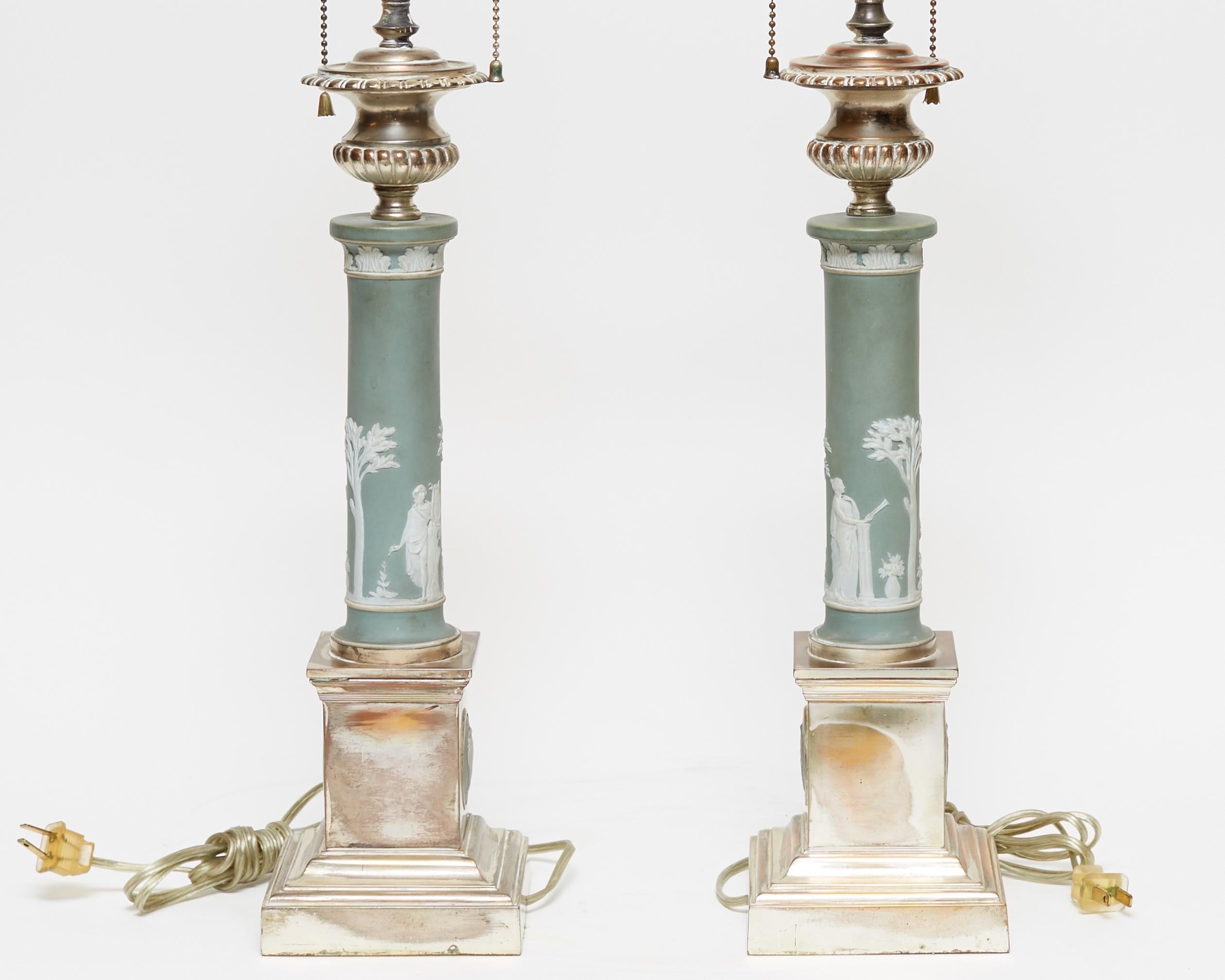 Pair of Neoclassical Jasperware Porcelain and Silver Gilt Metal Table Lamps In Good Condition In New York, NY