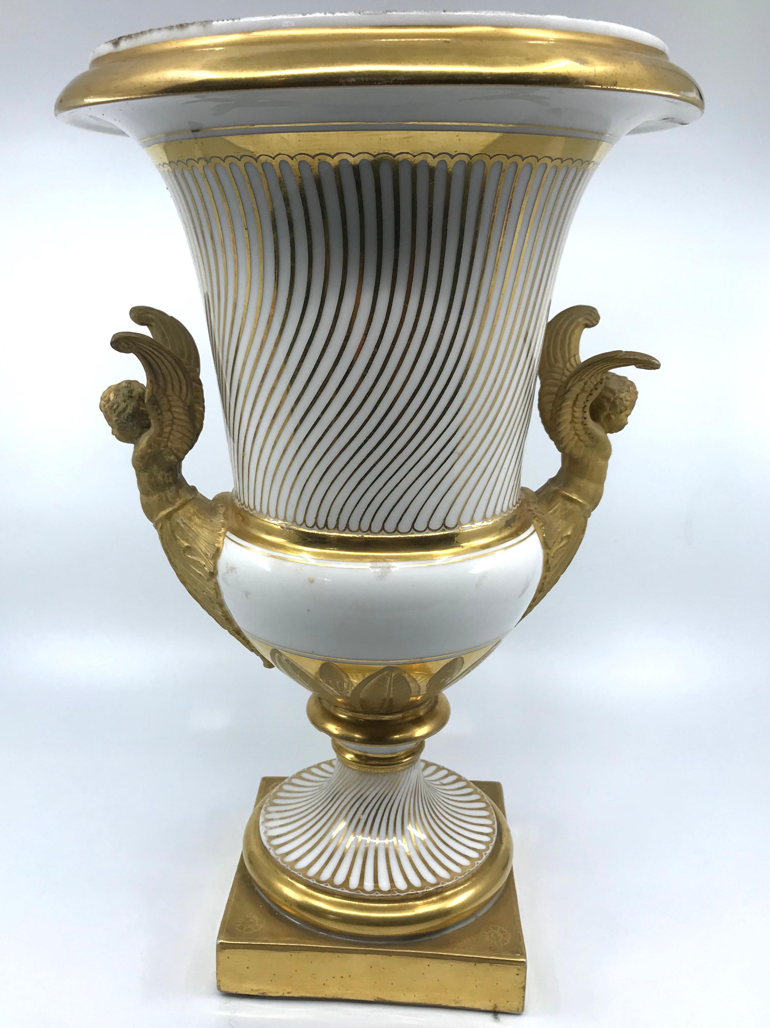 Pair Neoclassical Paris Porcelain Gilt Vases In Good Condition For Sale In New York, NY
