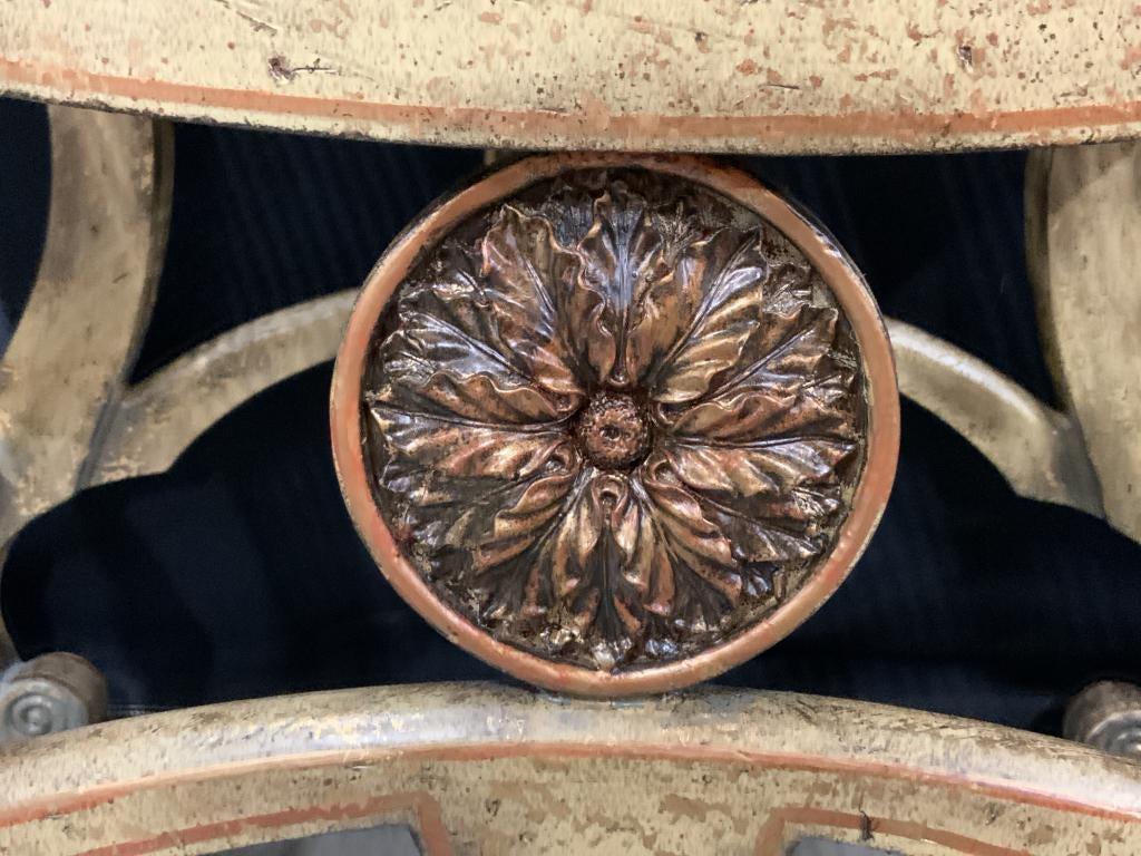 XX secolo Coppia di panche in legno intagliato di epoca neoclassica in vendita
