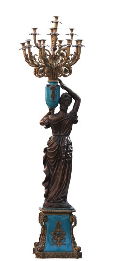 Coppia di lampade da terra figurative in bronzo e smalto in stile neoclassico