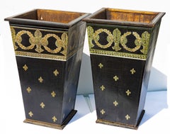 Coppia di vasi in legno dipinto in stile neoclassico del Medioevo