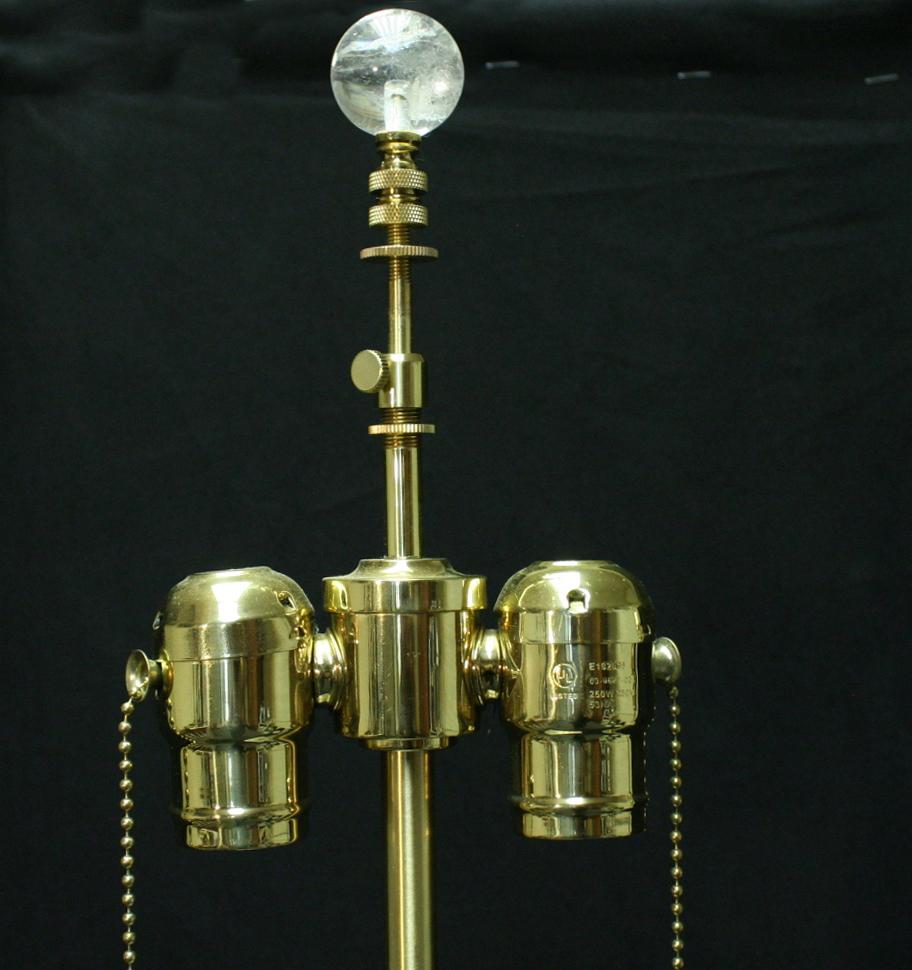 Paar Lampen aus Bergkristall und Ormolu im neoklassischen Stil im Angebot 12
