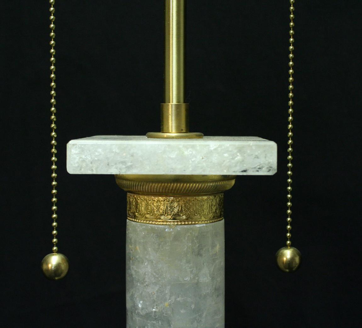 Paar Lampen aus Bergkristall und Ormolu im neoklassischen Stil im Angebot 9