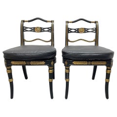 Paire de chaises d'appoint de style néoclassique