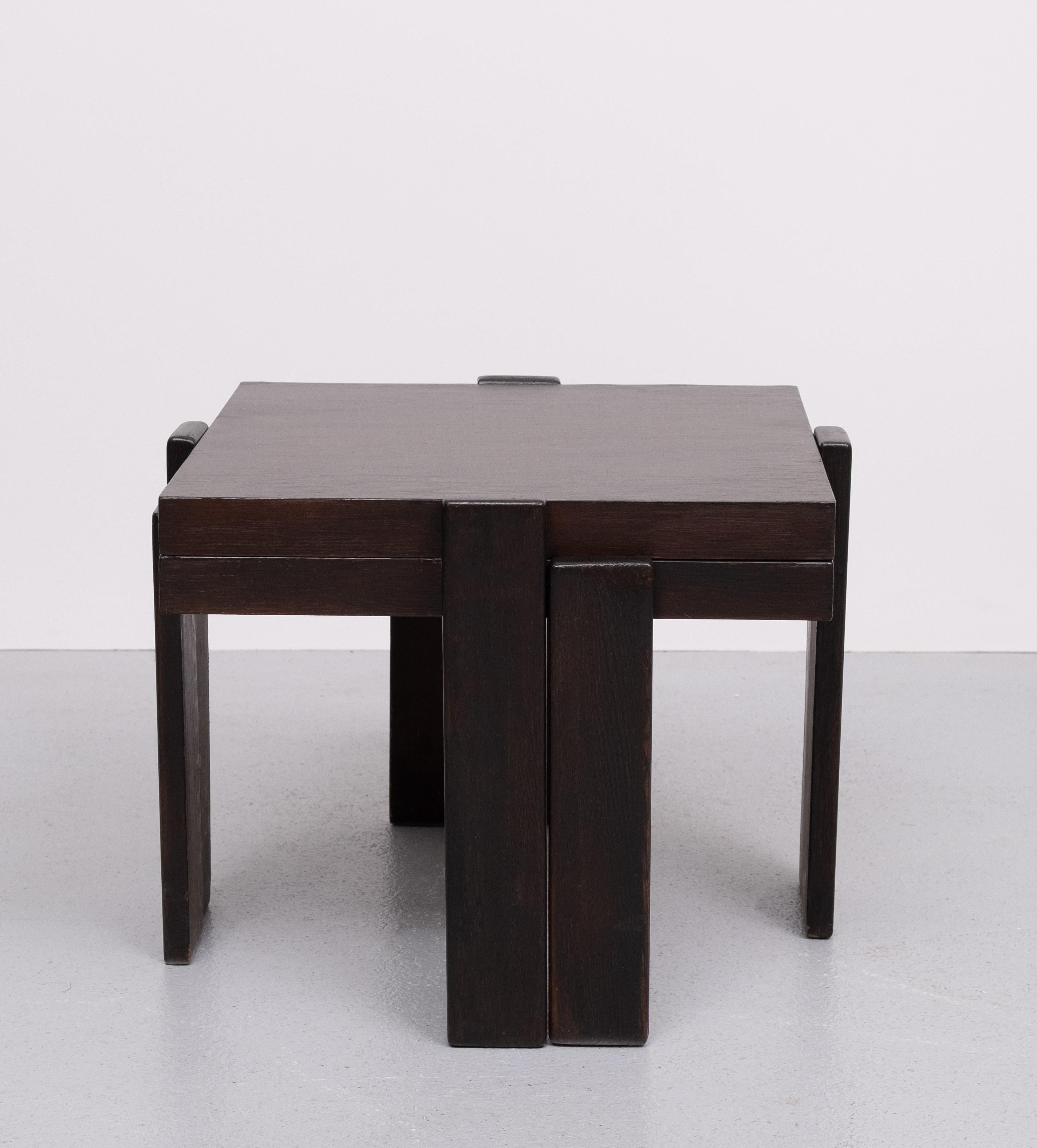 Mid-Century Modern Paire de tables gigognes Gianfranco Frattini dans le style des années 1970 en vente