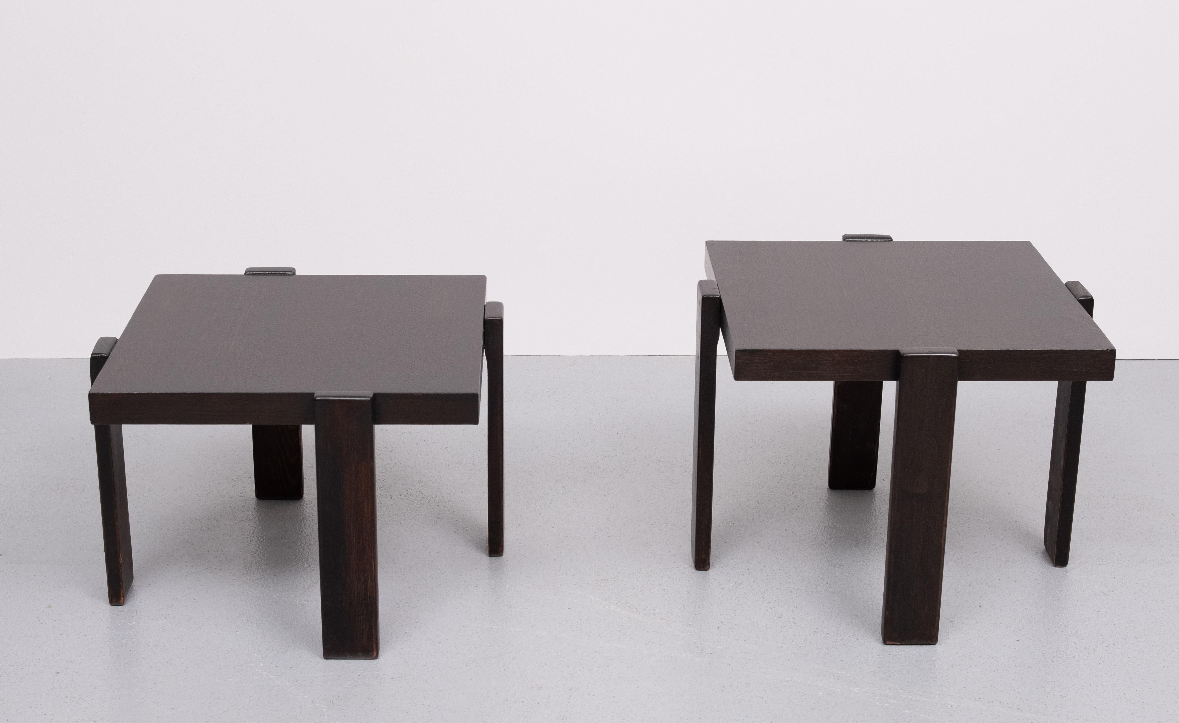 italien Paire de tables gigognes Gianfranco Frattini dans le style des années 1970 en vente