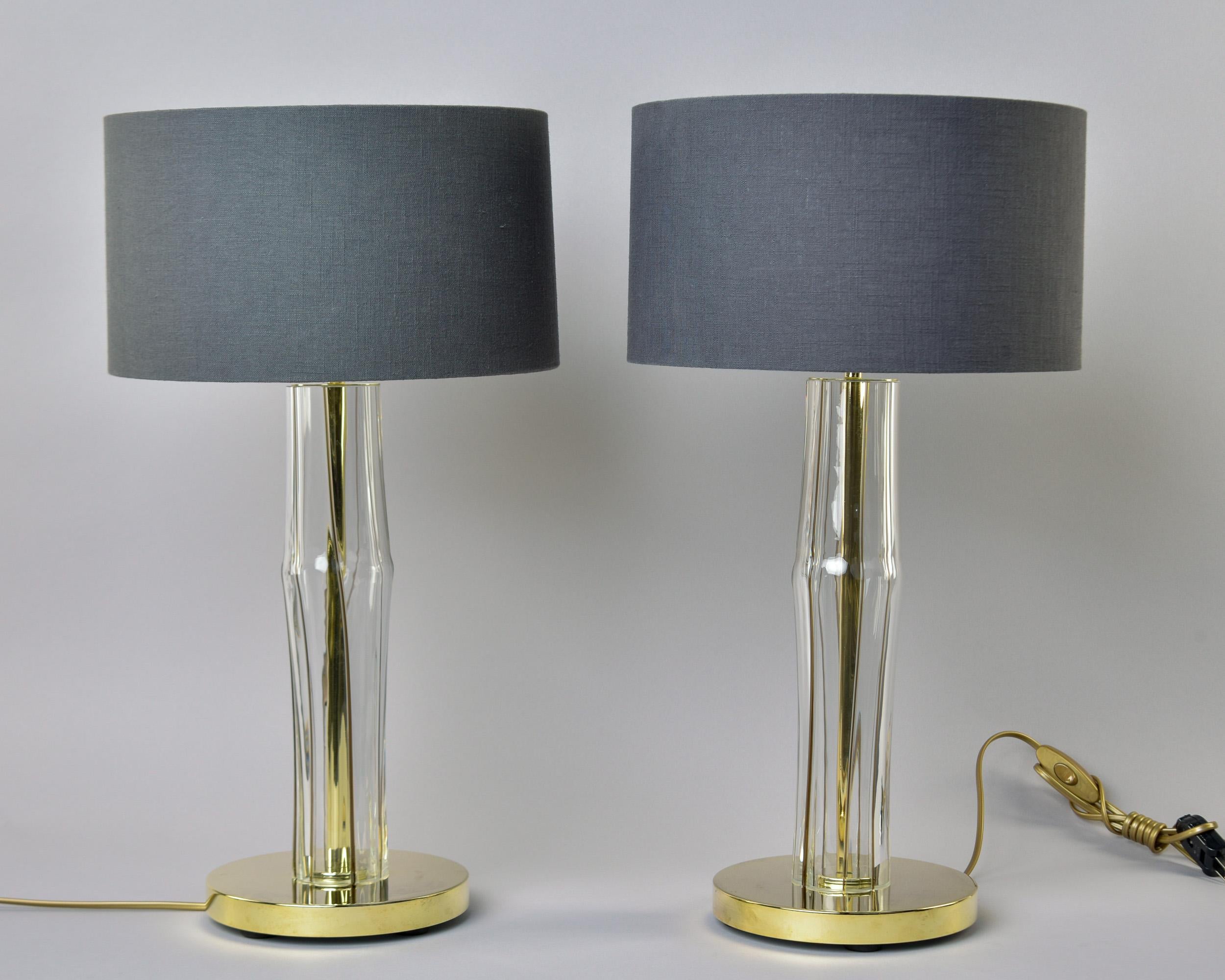 Italiano Pair New Clear Glass Italian Lamps with Brass Fittings in vendita