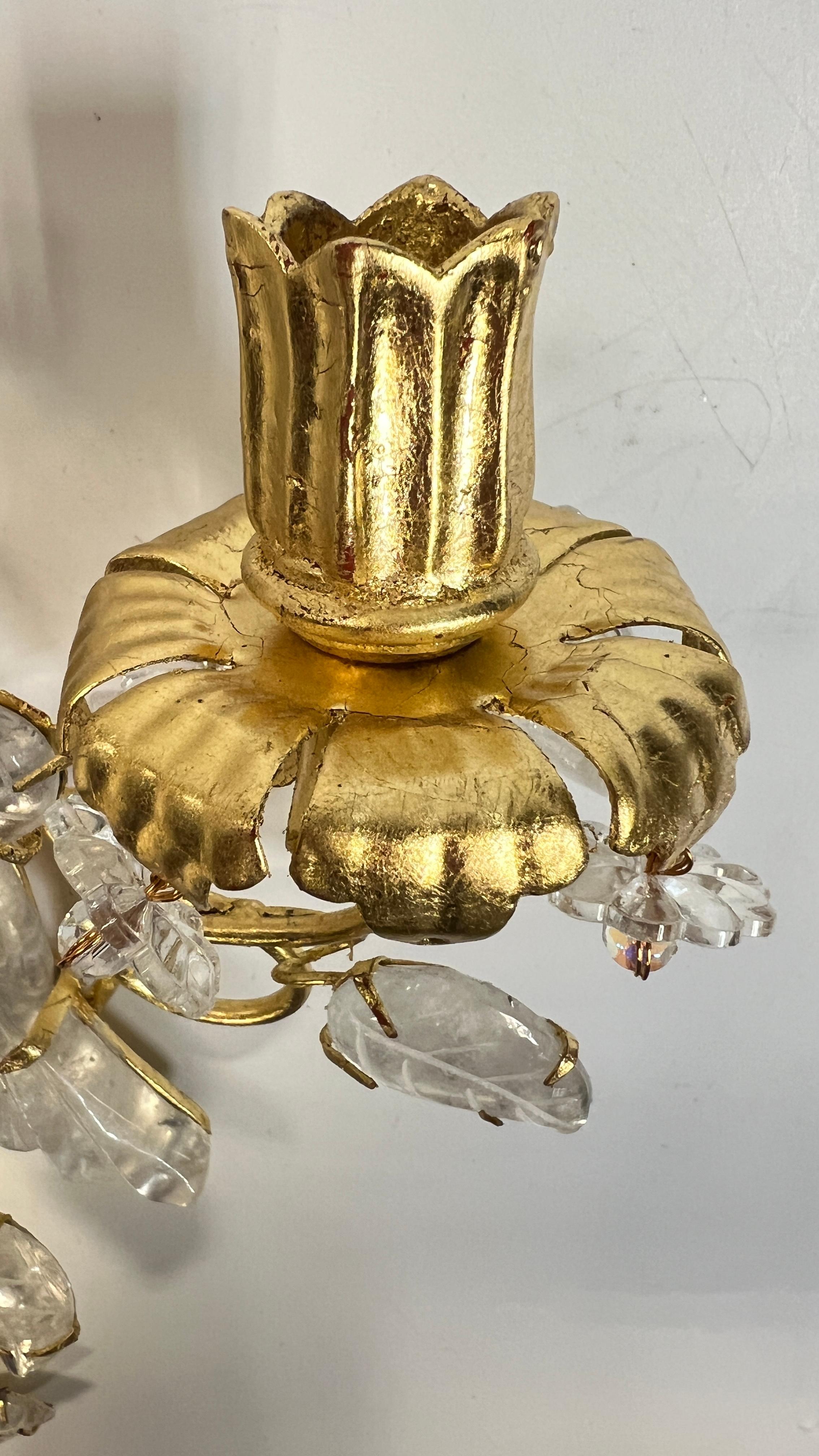 Métal Paire d'appliques neuves en métal doré de style Maison Bagues en forme de perroquet en cristal de roche en vente