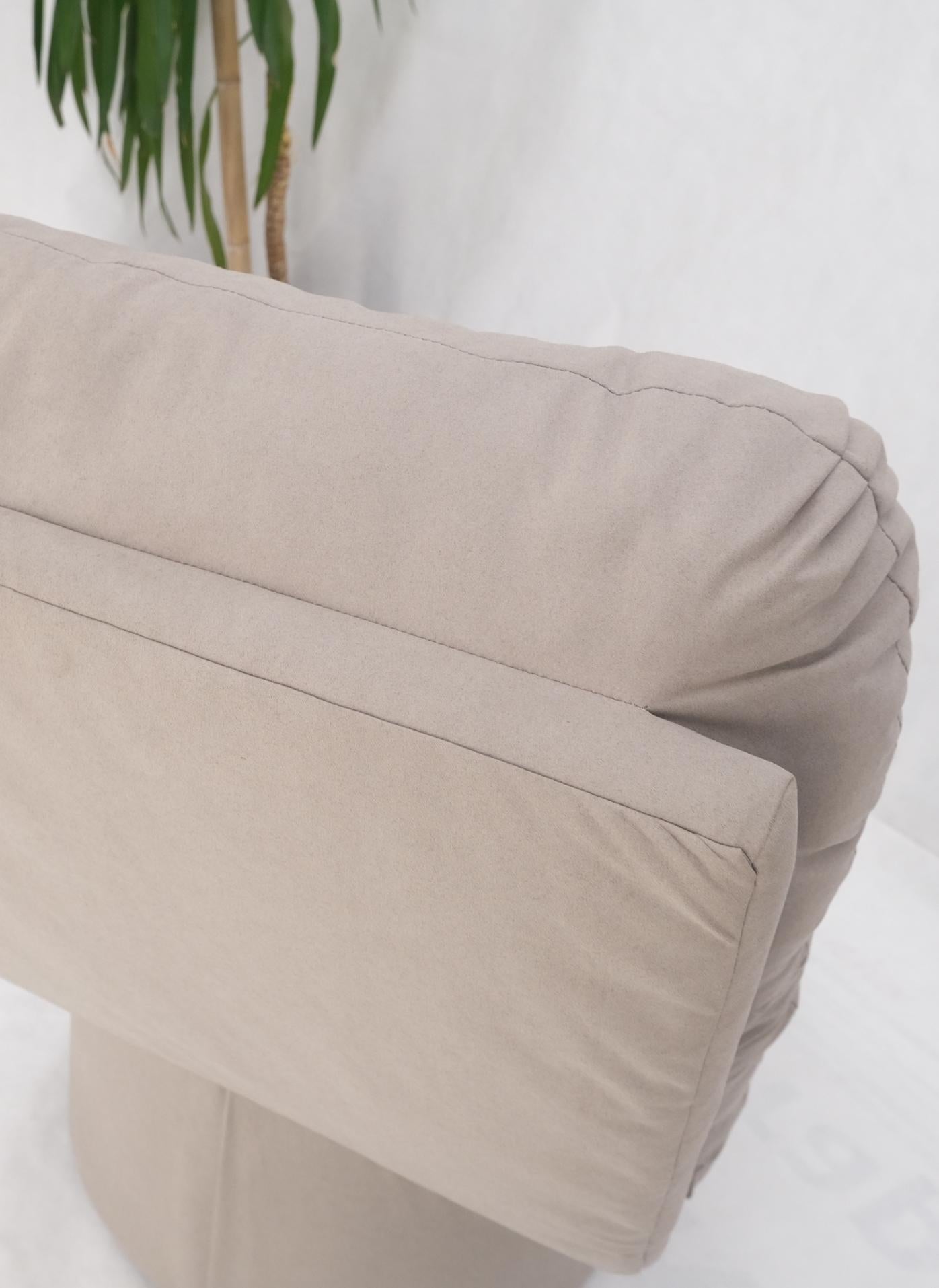 Paire de fauteuils de salon neufs en tissu d'ameublement Alcantera gris clair à tranches SHARP ! en vente 5