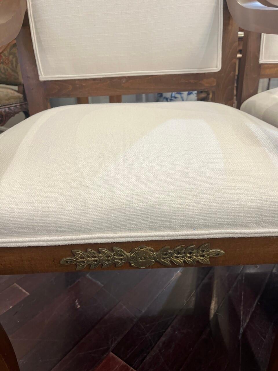 Tissu d'ameublement Paire de fauteuils Louis XVI nouvellement tapissés en vente