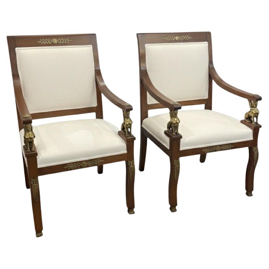 Paire de fauteuils Louis XVI nouvellement tapissés en vente