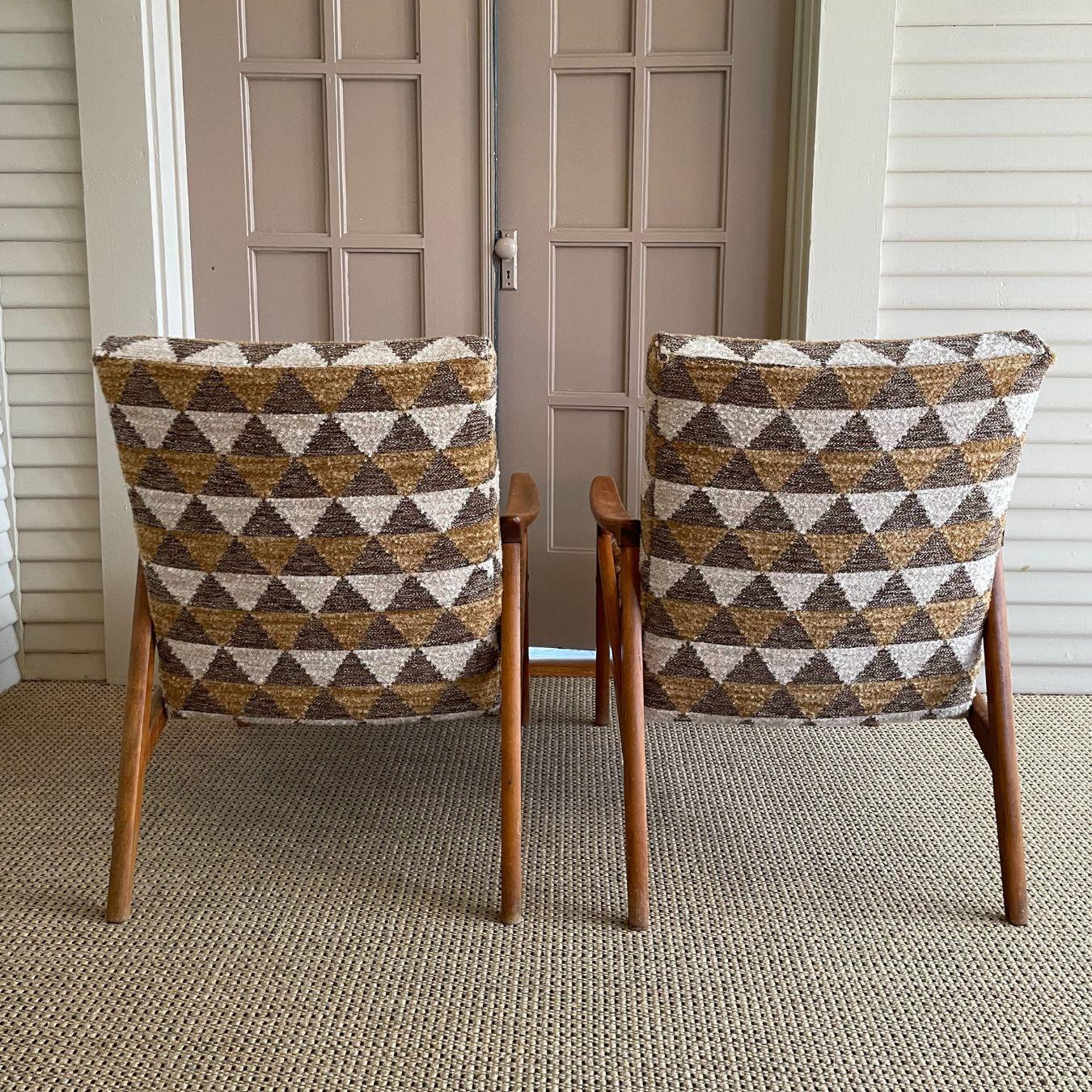 Pair Newly Upholstered Midcentury Teak Armchairs Olive & Beige Geometric Pattern For Sale 4