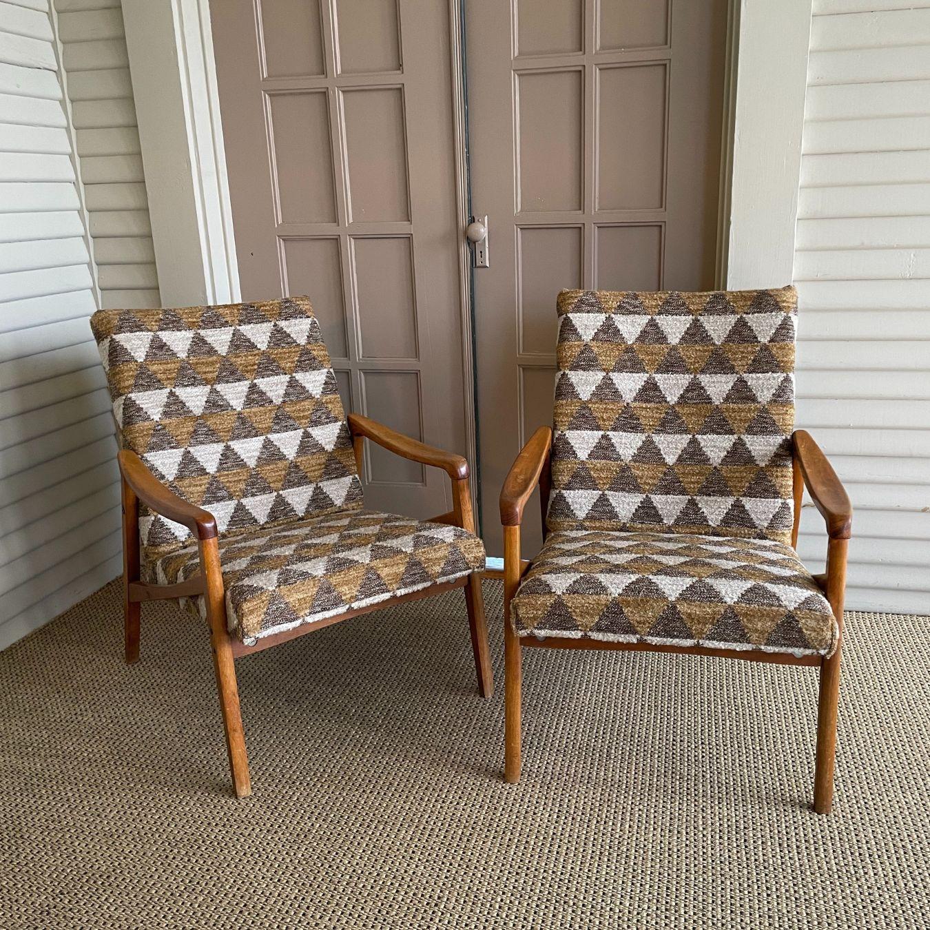 Pair Newly Upholstered Midcentury Teak Armchairs Olive & Beige Geometric Pattern For Sale 3