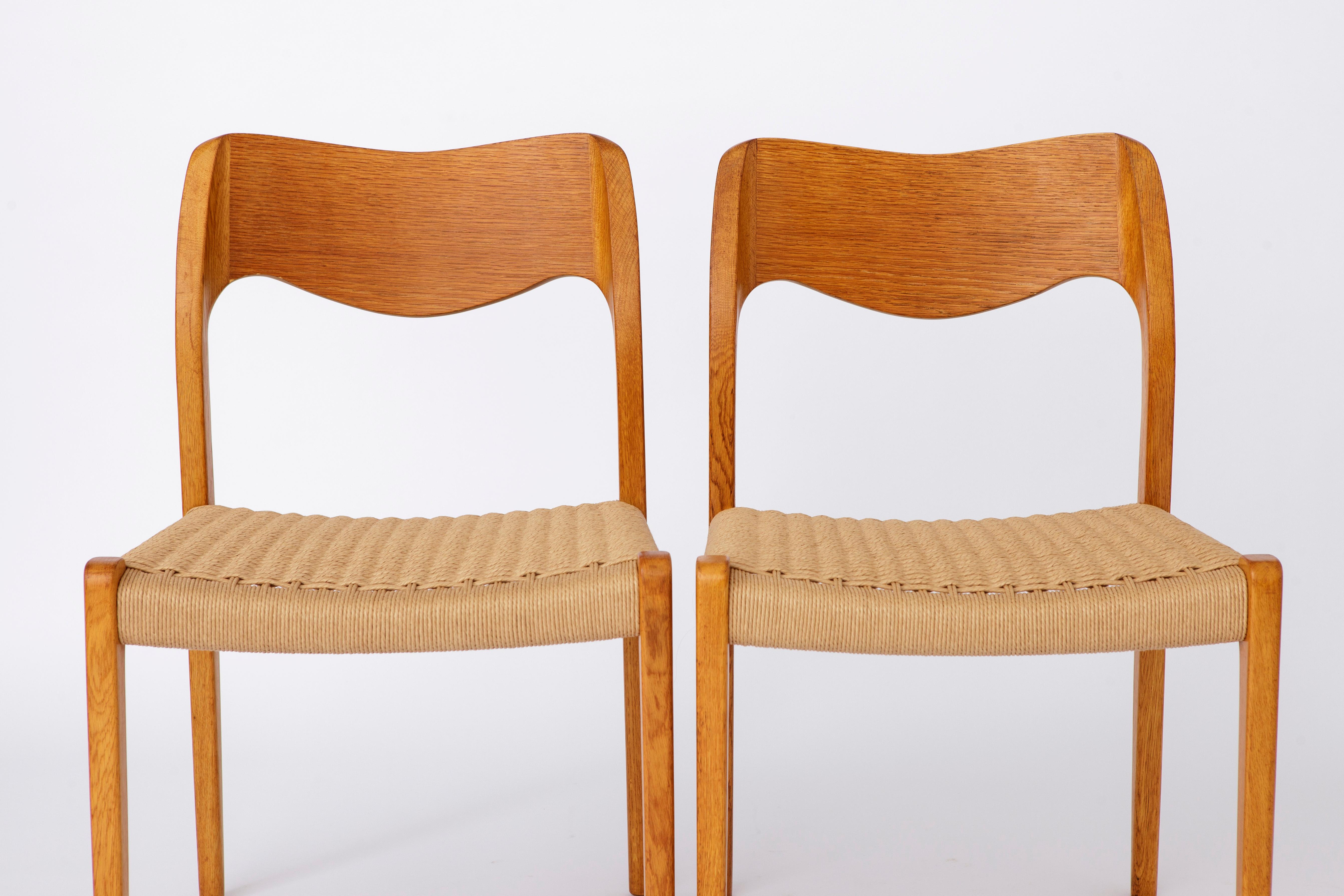 Niels Otto Moller chairs, model 71 in the version oak wood. 
Production period: 1950s. 
Displayed price is for 2 chairs. 

Good vintage condition. Small defects in the veneer. See last pictures. 
Hardly visible though.
Sturdy wooden frame. Stable