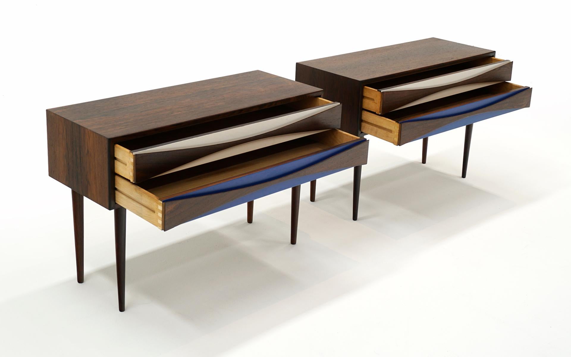 Pair Night Stands by Niels Clausen in Brazilian Rosewood, Blue & White Drawers In Good Condition For Sale In Kansas City, MO