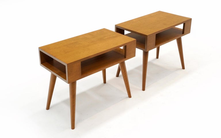 Mid-Century Modern Pair Nightstands / Side Tables by Leslie Diamond for Conant Ball, Signed