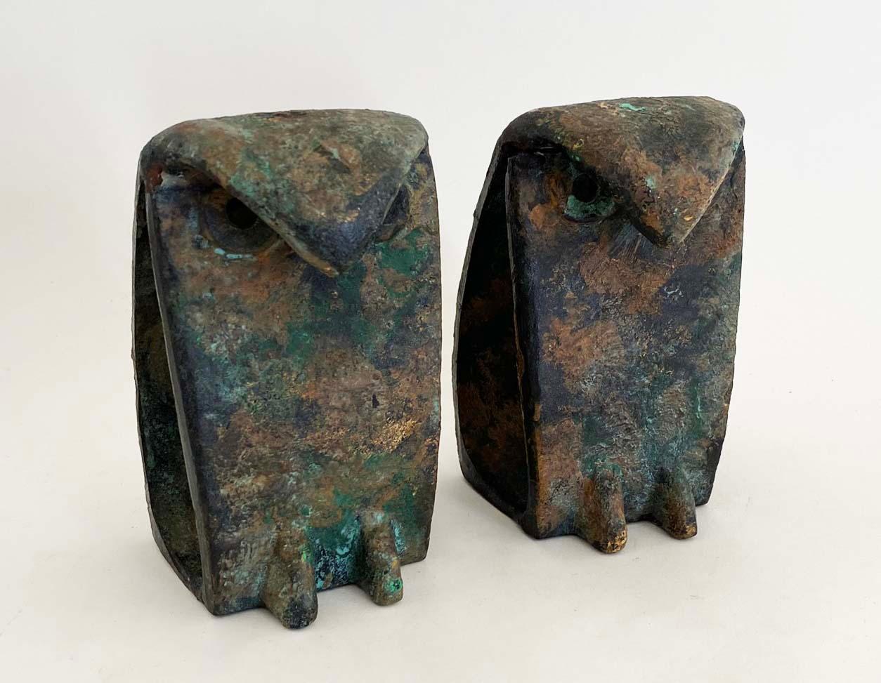 Pair Noguchi-Style Mid Century Brutalist Japanese Iron Owl Figures Bookends In Good Condition In Minneapolis, MN