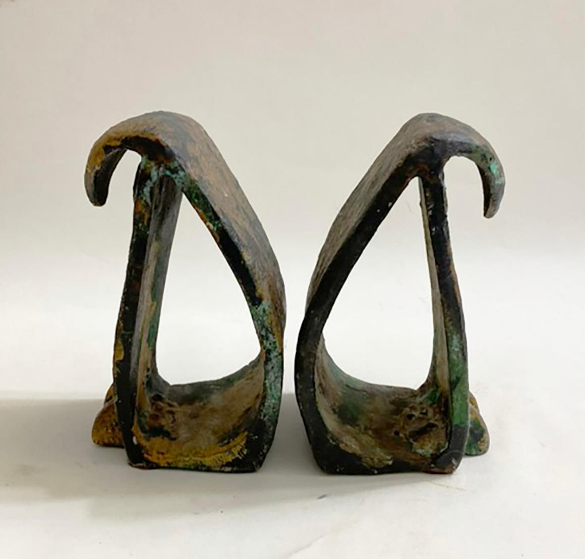 Pareja de sujetalibros de hierro con figuras de búhos japoneses Brutalistas de mediados de siglo al estilo Noguchi Japonés en venta