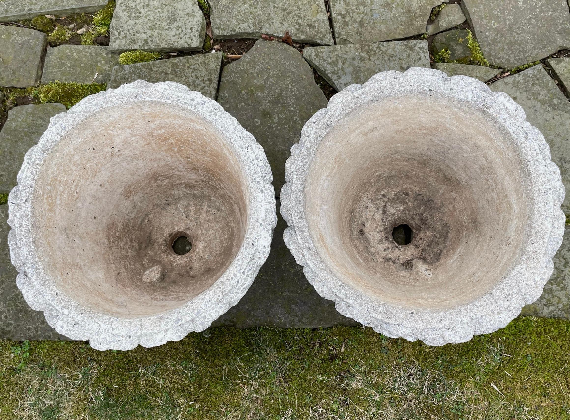 Pierre artificielle Paire de jardinières normandes en pierre moulée à panier tressé en vente