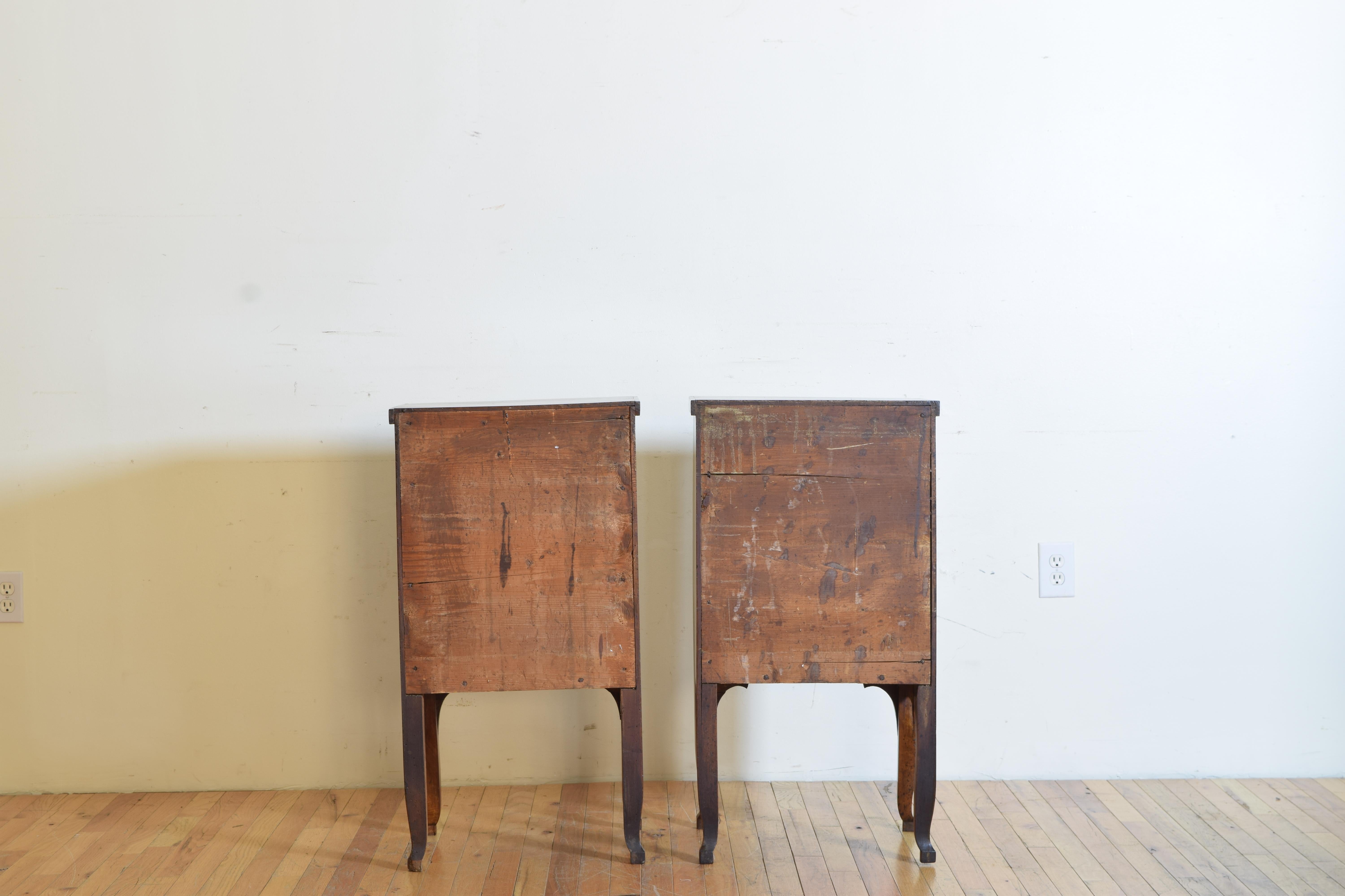 Pair of Northern Italian Figured and Shaped Walnut Bedside Commodes 19th Century 8