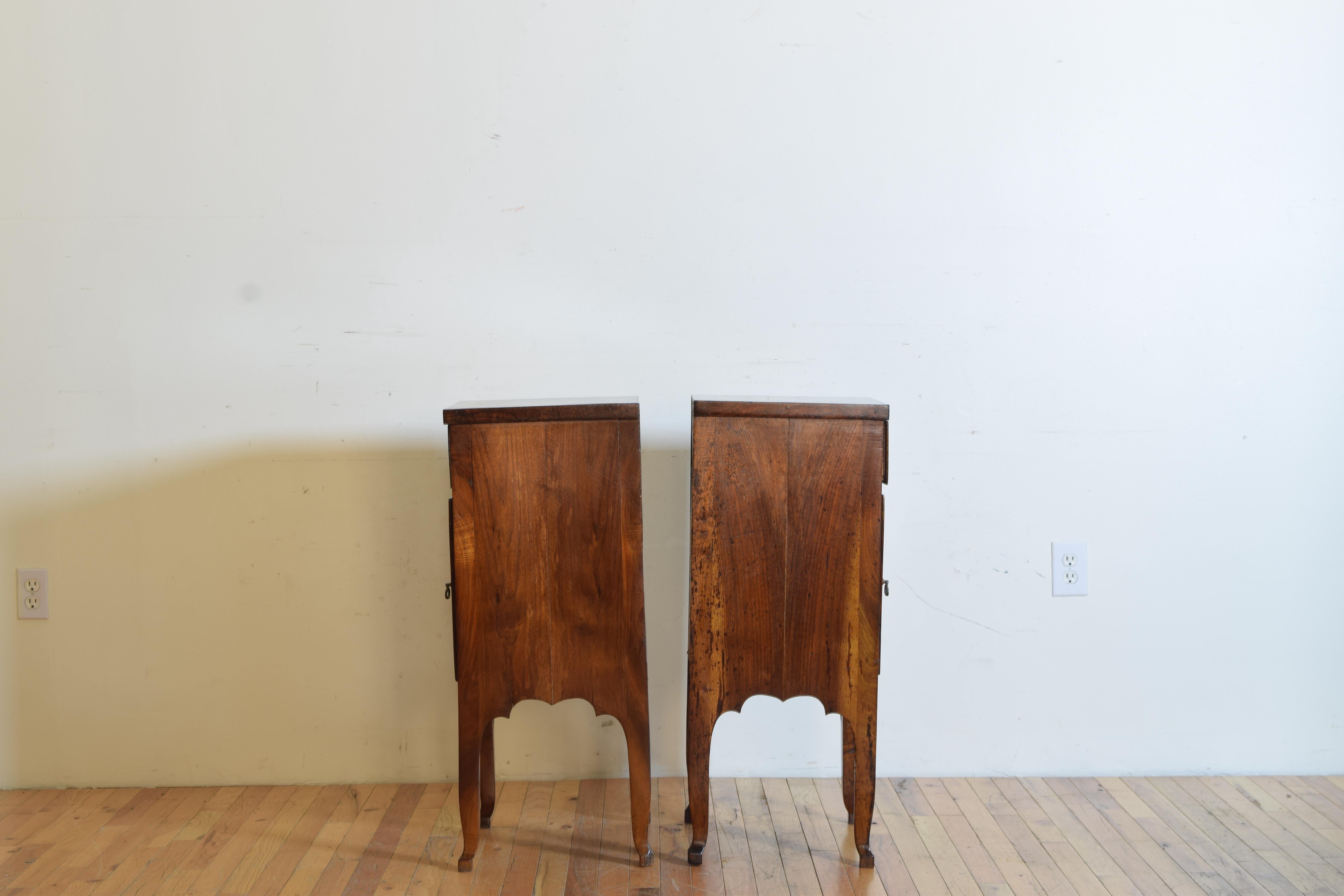 Pair of Northern Italian Figured and Shaped Walnut Bedside Commodes 19th Century 1
