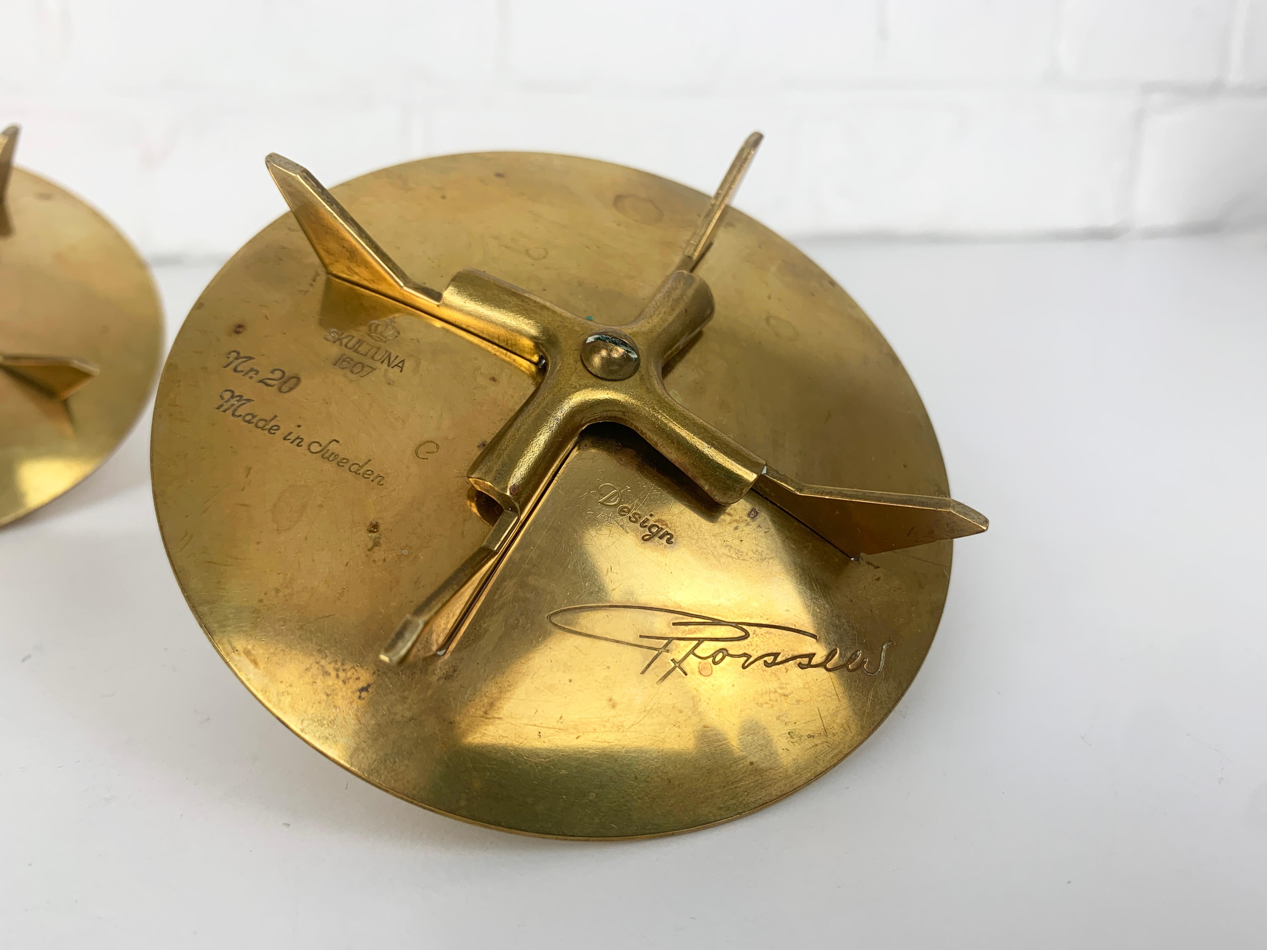 Pair Nr.20 Candlesticks in solid Brass by Pierre Forssell Skultuna Sweden 1960s For Sale 4