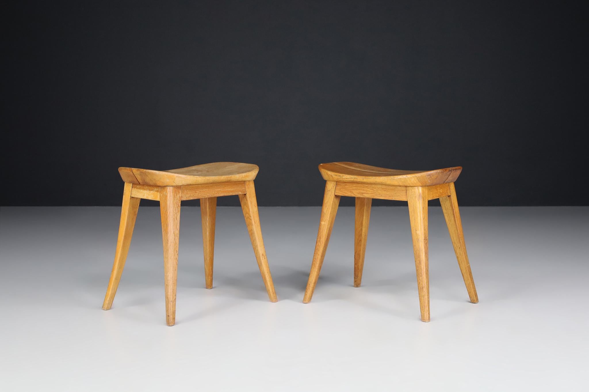 Pair oak coffee bean stools in oak, France 1950s

Pair French stools in the style of Charlotte Perriand , Pierre Gautier-Delaye and Pierre Chapo , France 1950s . Elegant and refined pair stools made in solid oak. Characteristic for the stools are