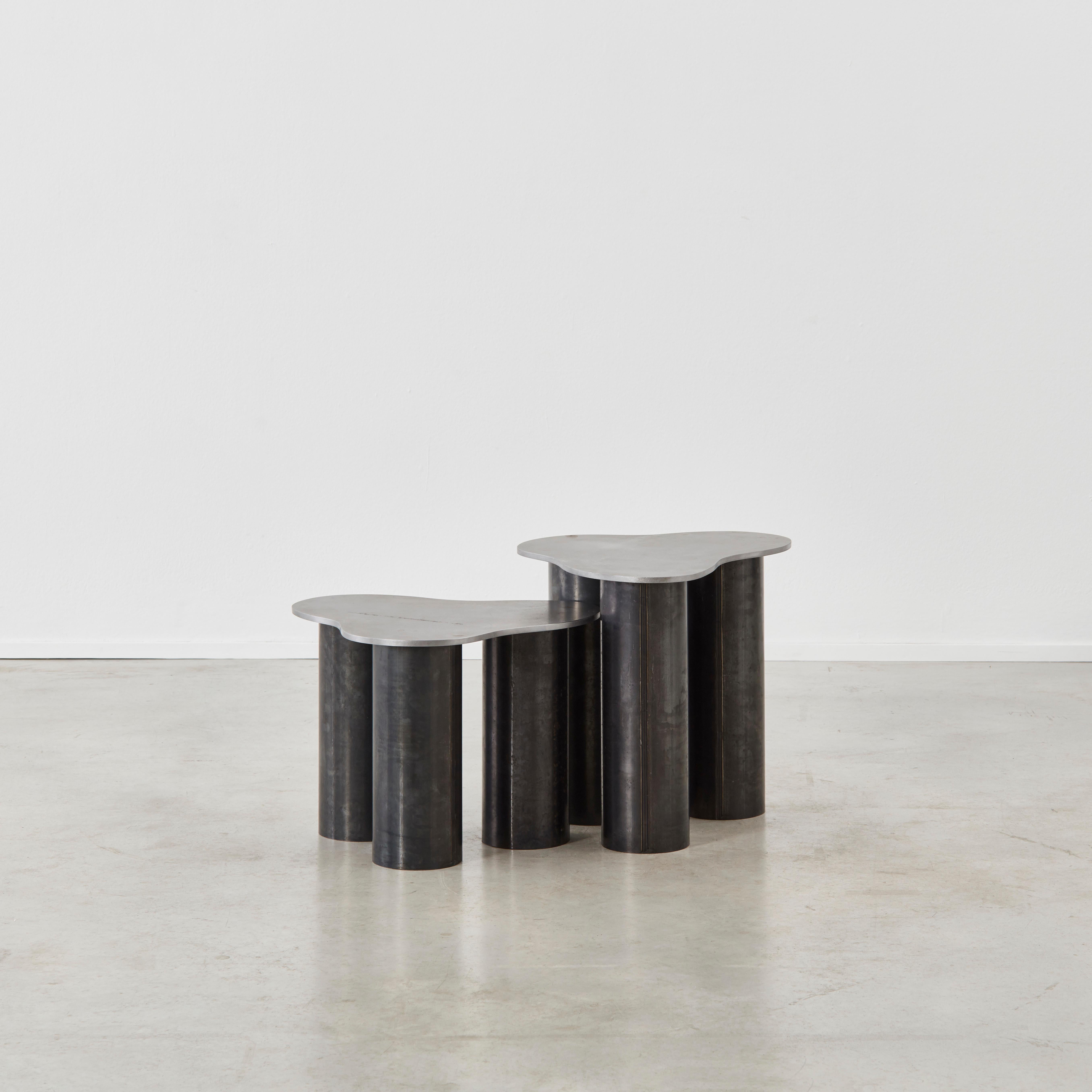 Postmoderne Ensemble de deux tables d'appoint 001 « All and short » par Archive for Space, UK 2020 en vente