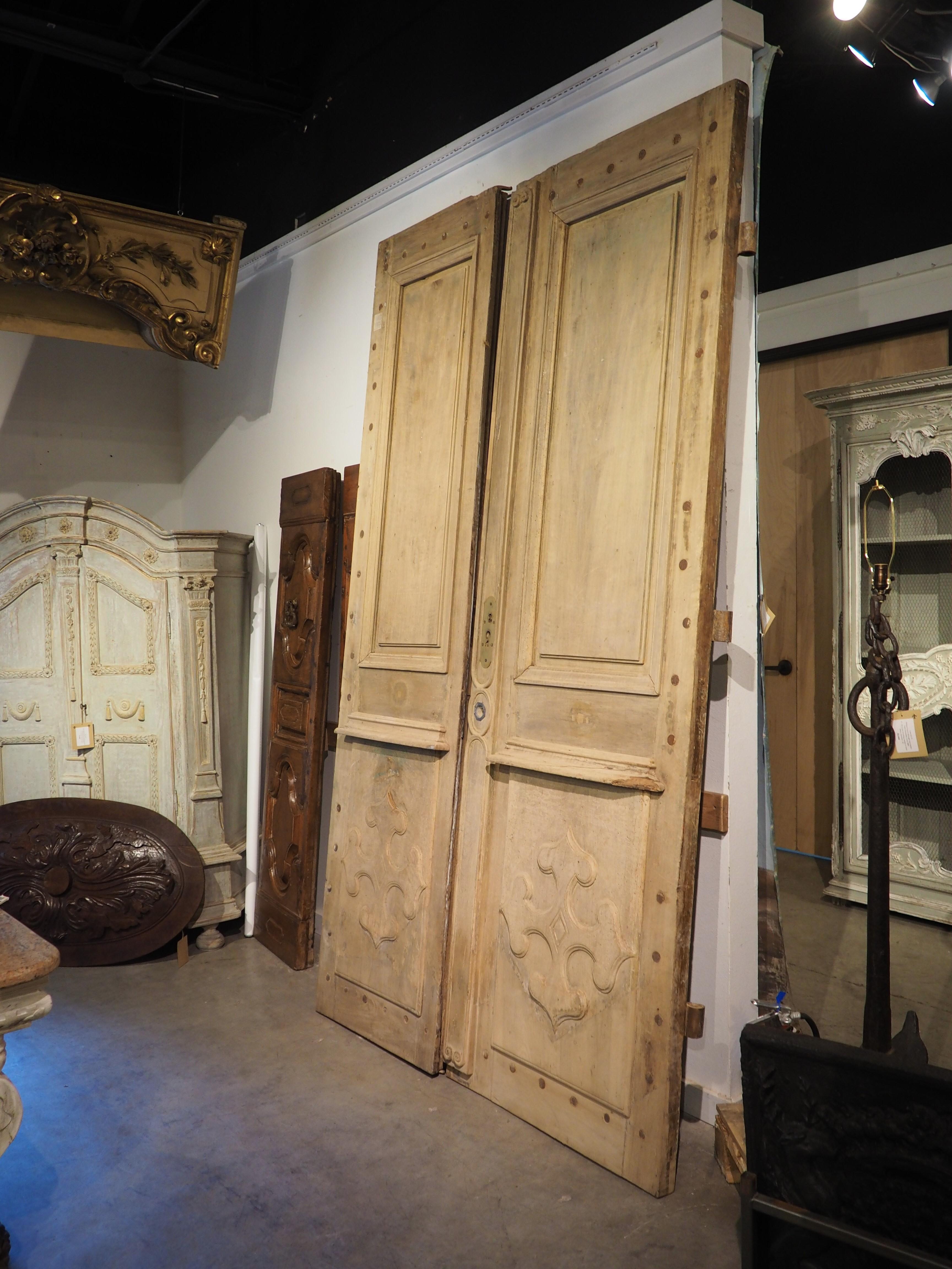 Pair of 111-Inch-Tall 17th Century Walnut Entry Doors from Provence, France 6