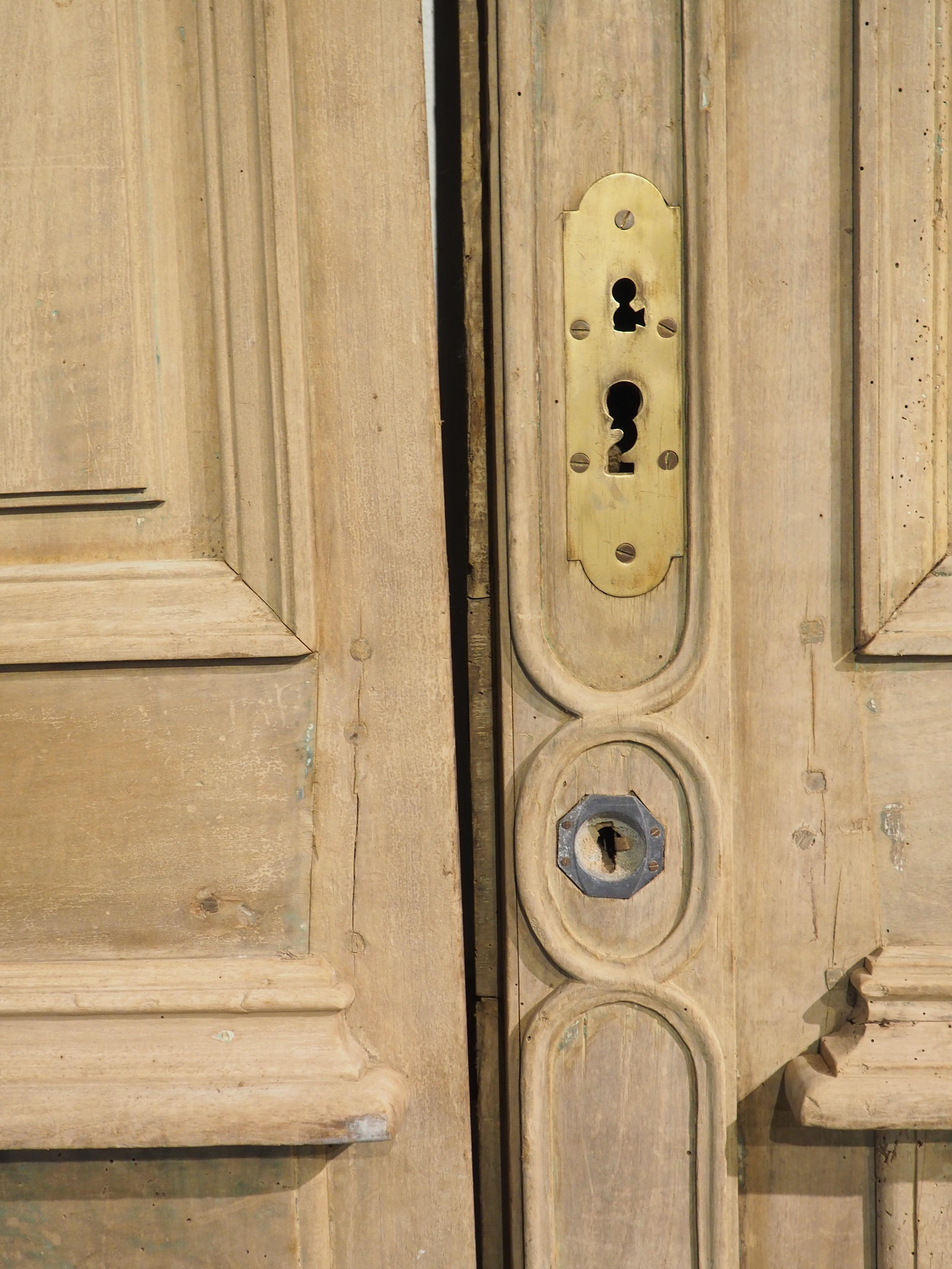 Pair of 111-Inch-Tall 17th Century Walnut Entry Doors from Provence, France 9