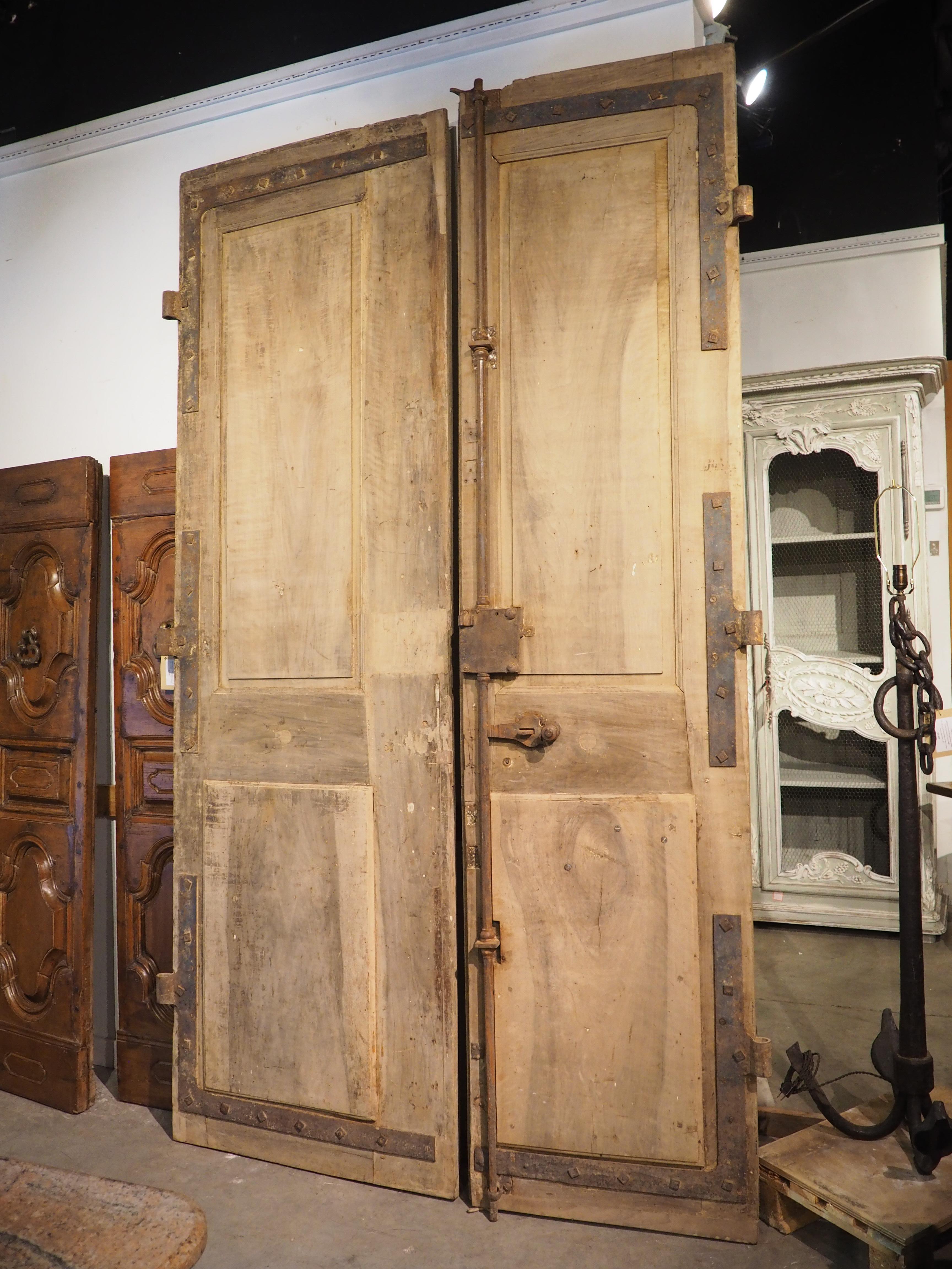 Pair of 111-Inch-Tall 17th Century Walnut Entry Doors from Provence, France 10