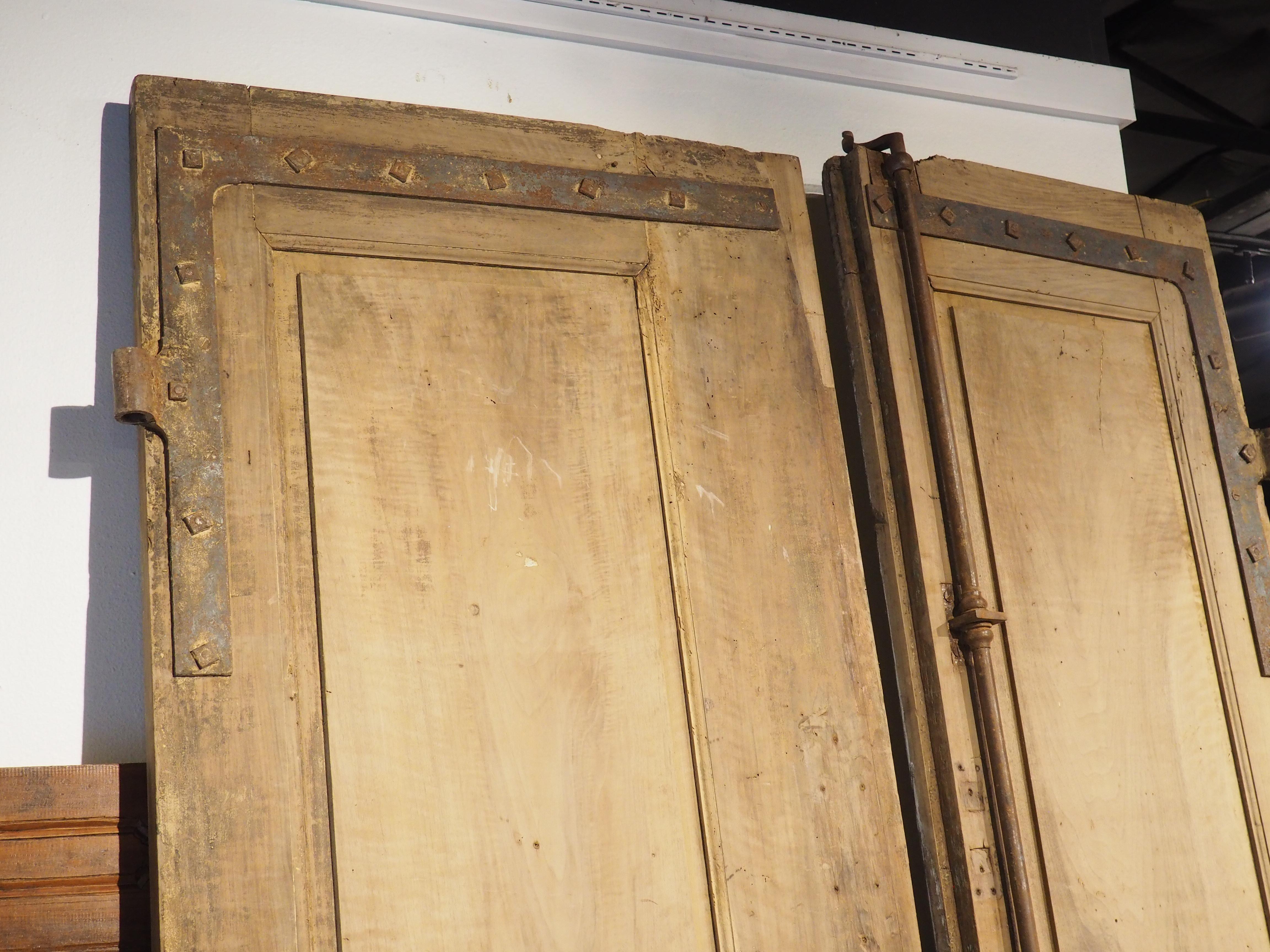 Pair of 111-Inch-Tall 17th Century Walnut Entry Doors from Provence, France 13